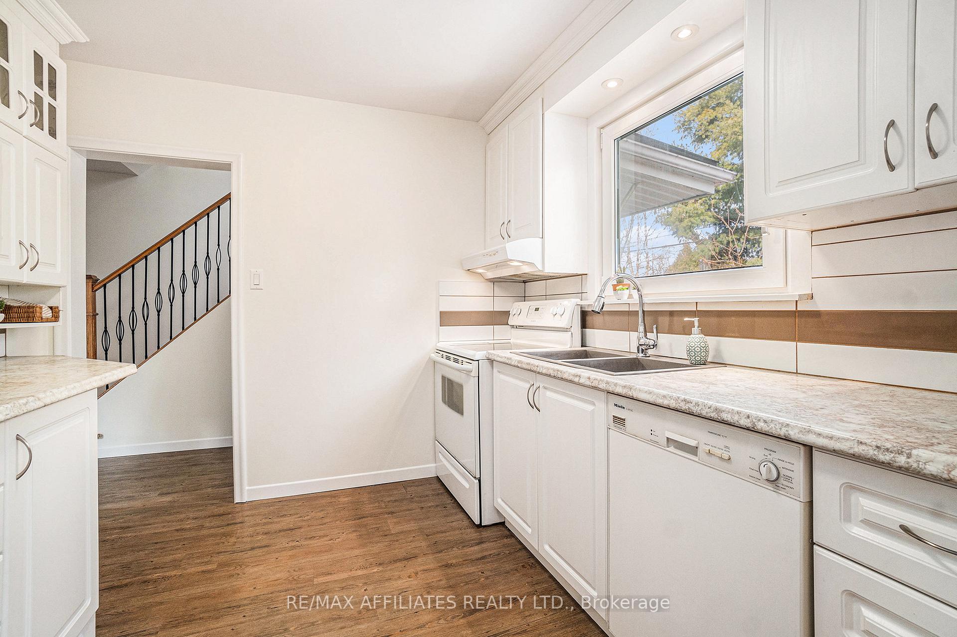 Photo 17 of 927 Weston Drive, Ottawa, Elmvale Acres/Urbandale — HOMEH