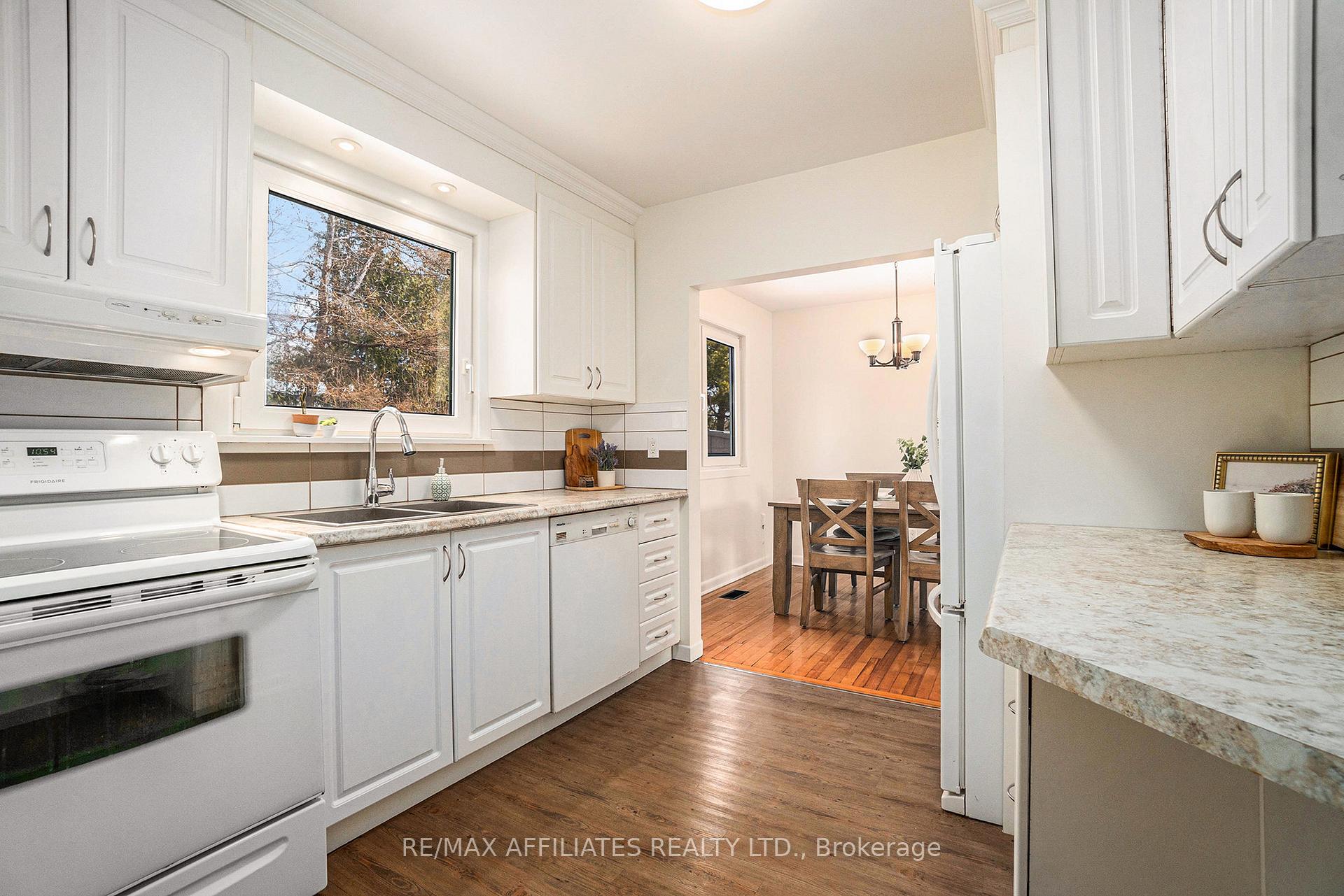 Photo 16 of 927 Weston Drive, Ottawa, Elmvale Acres/Urbandale — HOMEH