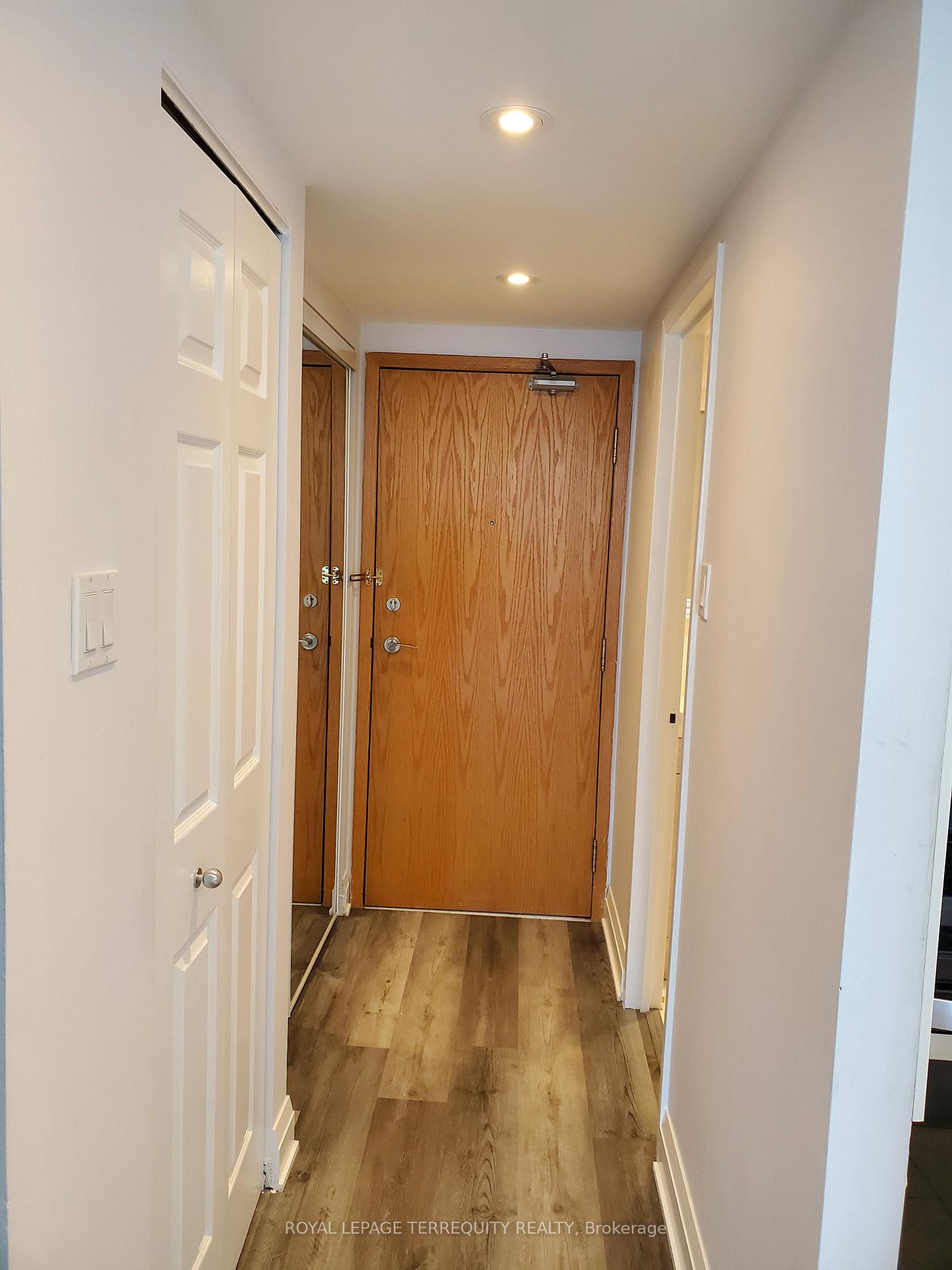 Photo 3 of Unit 1405, 99 Harbour Square, Toronto, Waterfront Communities — HOMEH