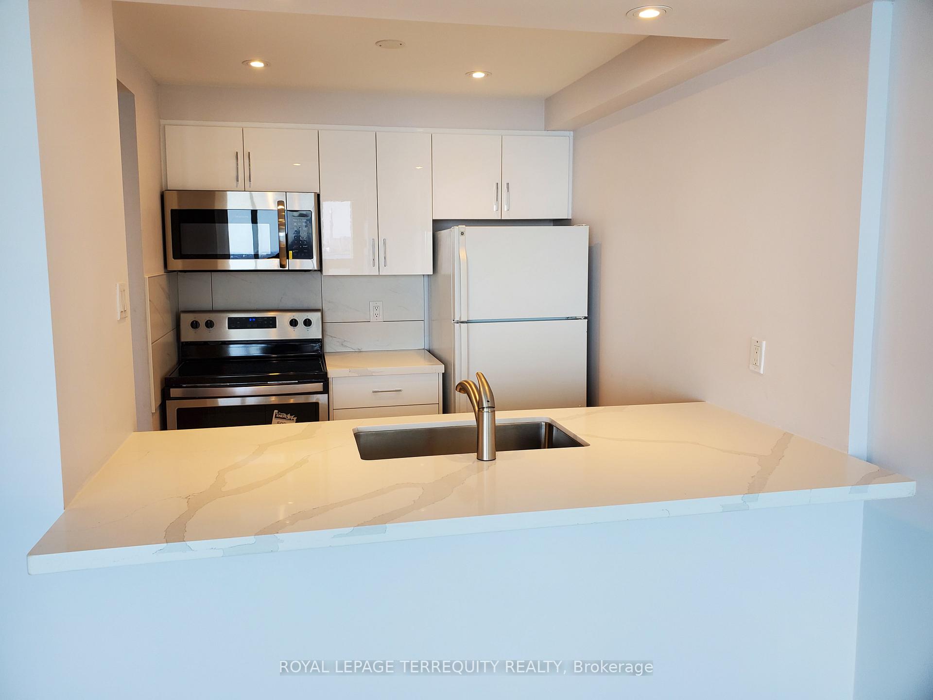 Photo 6 of Unit 1405, 99 Harbour Square, Toronto, Waterfront Communities — HOMEH
