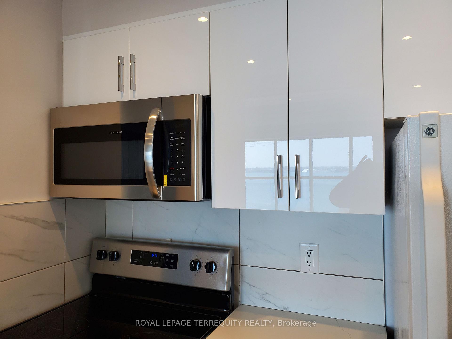 Photo 7 of Unit 1405, 99 Harbour Square, Toronto, Waterfront Communities — HOMEH