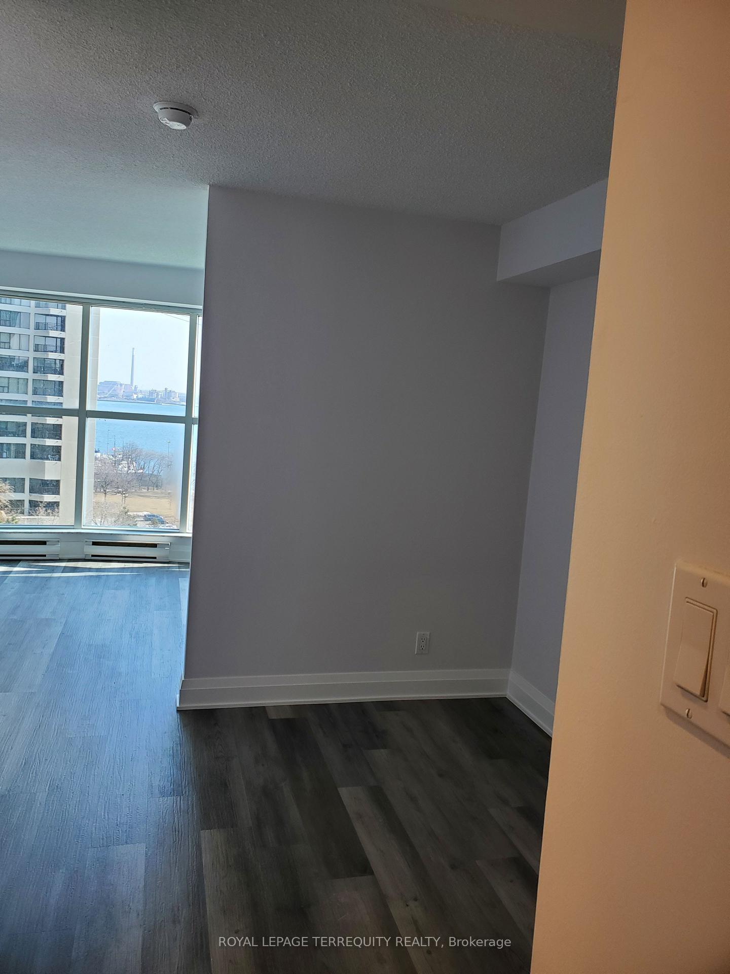Photo 10 of Unit 1405, 99 Harbour Square, Toronto, Waterfront Communities — HOMEH