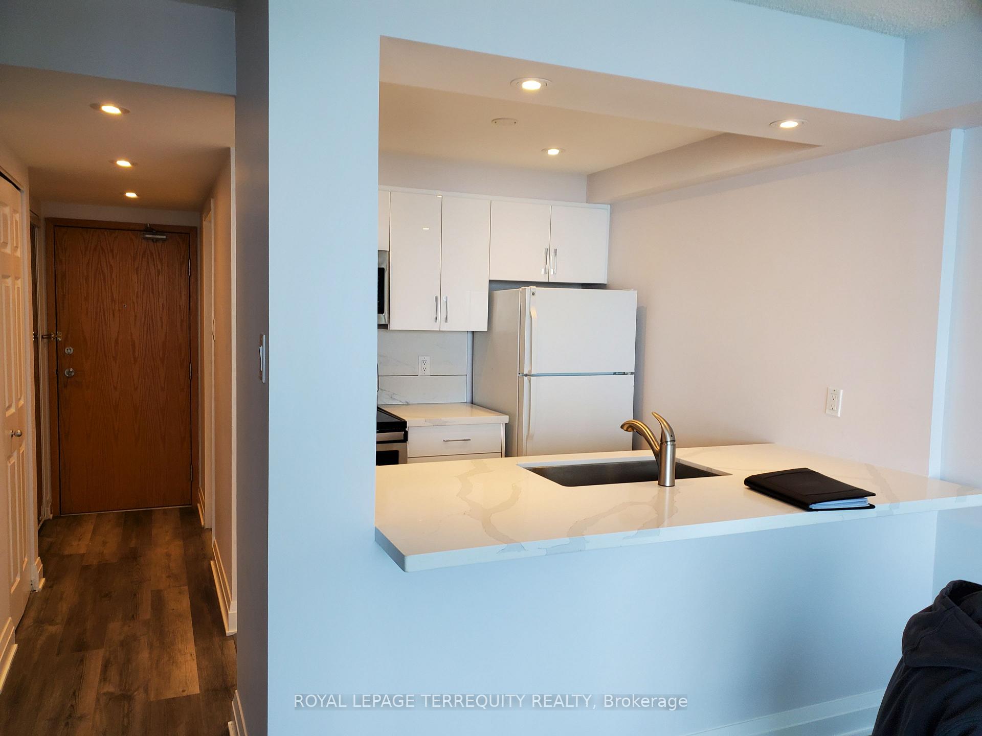 Photo 36 of Unit 1405, 99 Harbour Square, Toronto, Waterfront Communities — HOMEH