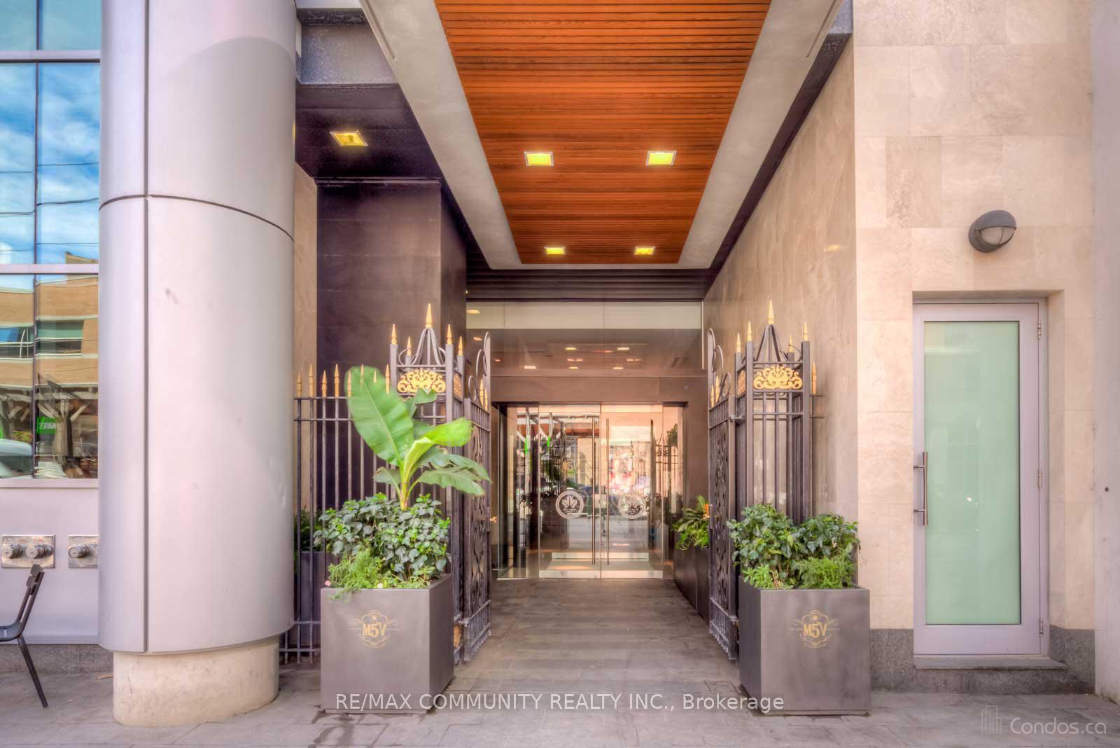 Photo 4 of Unit 1708, 375 King Street W, Toronto, Waterfront Communities — HOMEH