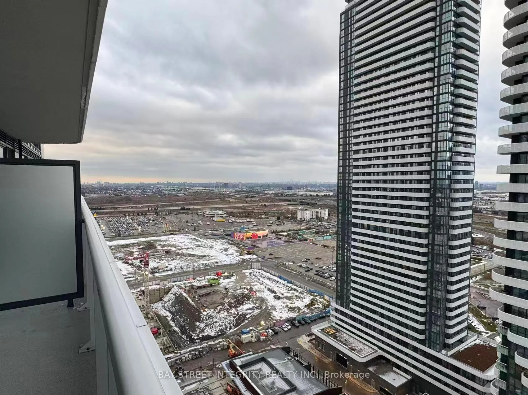 Photo 11 of Unit 2601, 8 Interchange Way, Vaughan, Vaughan Corporate Centre — HOMEH