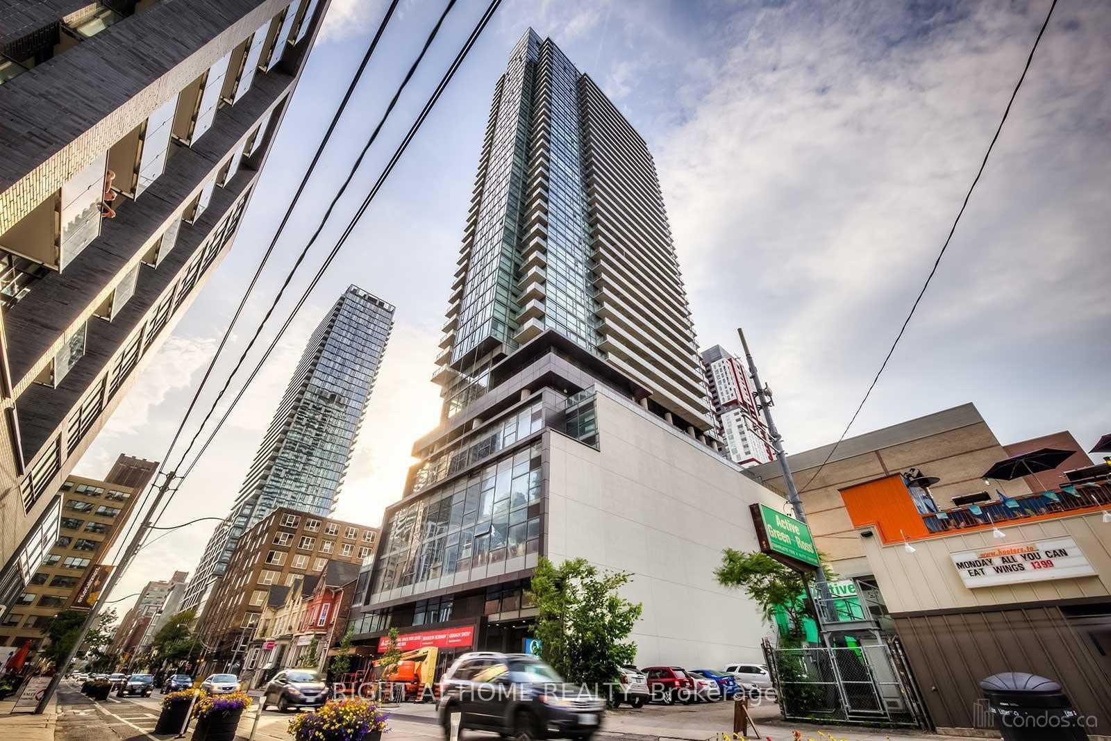 Front of Unit 3212, 290 Adelaide Street W