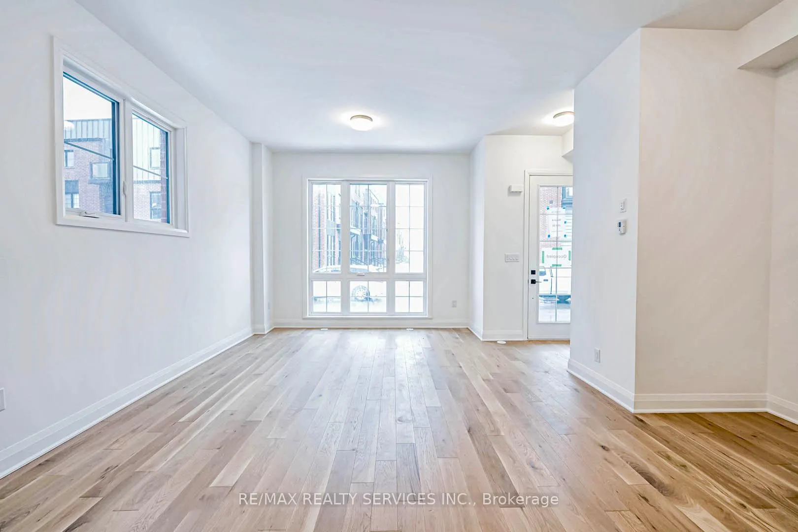 Photo 4 of 35 Alton Crescent, Vaughan, Uplands — HOMEH