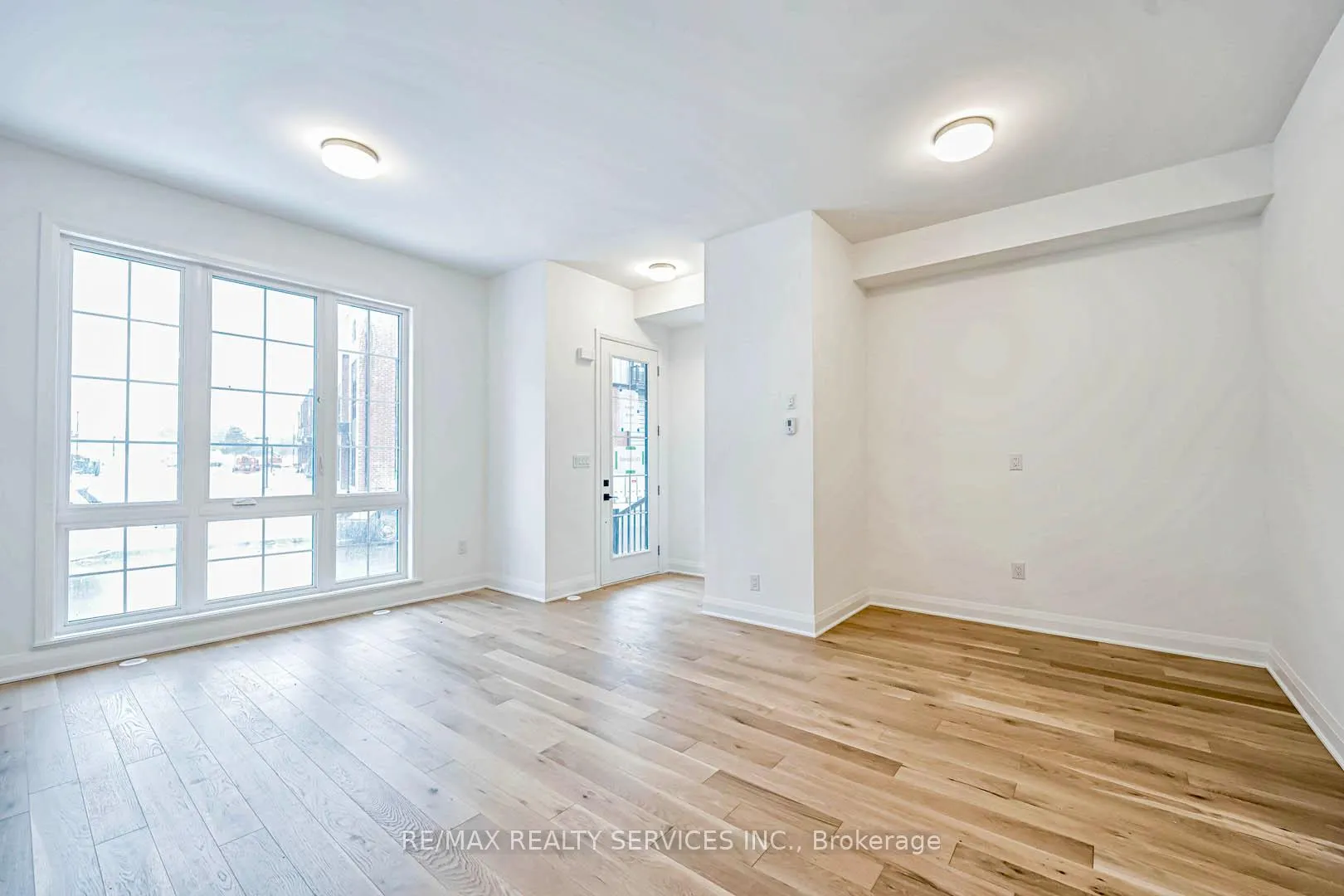 Photo 8 of 35 Alton Crescent, Vaughan, Uplands — HOMEH