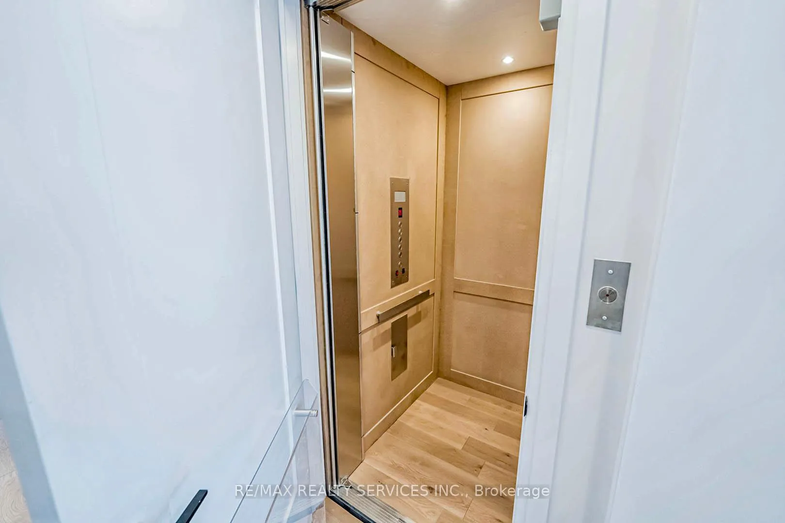 Photo 19 of 35 Alton Crescent, Vaughan, Uplands — HOMEH