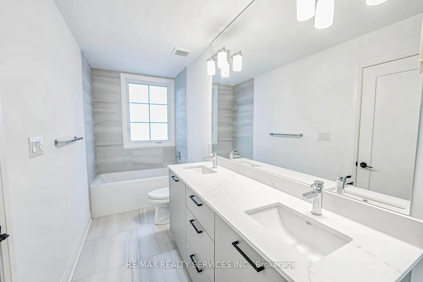 Photo 24 of 35 Alton Crescent, Vaughan, Uplands — HOMEH