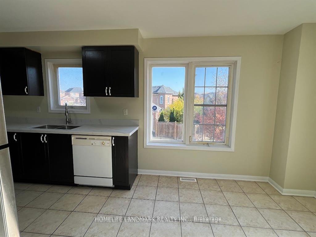 Photo 5 of 1 Nakina Way, Markham, Village Green-South Unionville — HOMEH