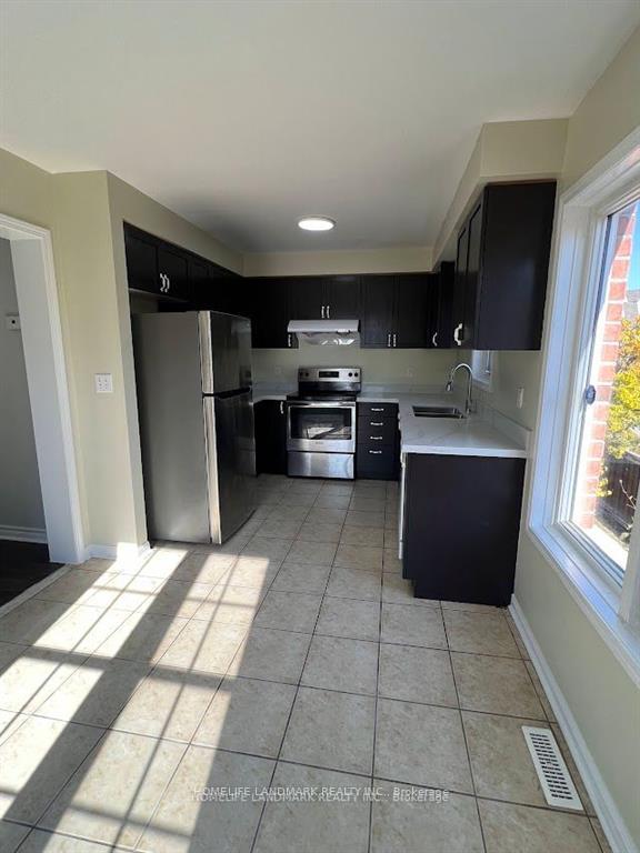 Photo 9 of 1 Nakina Way, Markham, Village Green-South Unionville — HOMEH