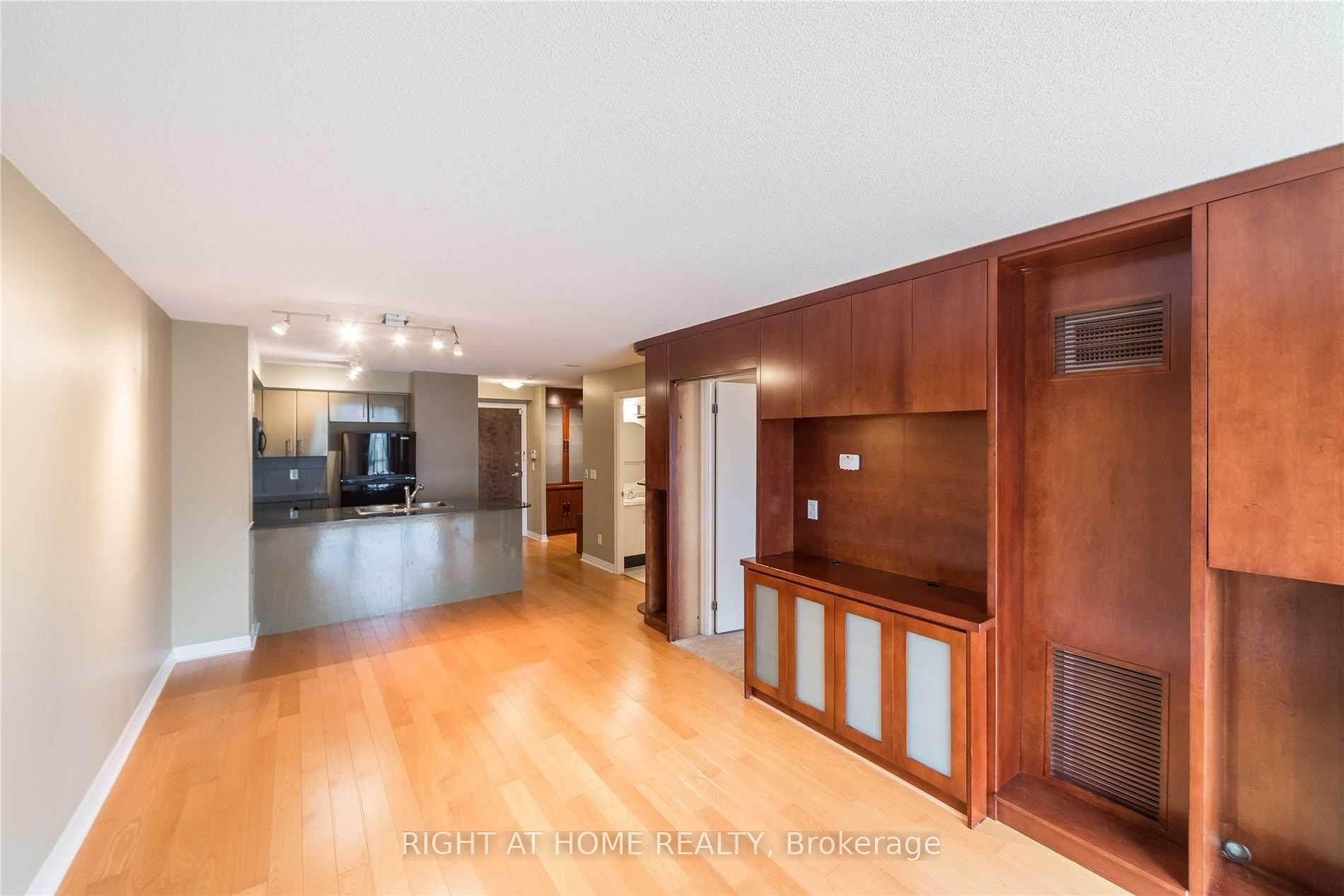 Photo 4 of Unit 608, 16 Yonge Street, Toronto, Waterfront Communities — HOMEH