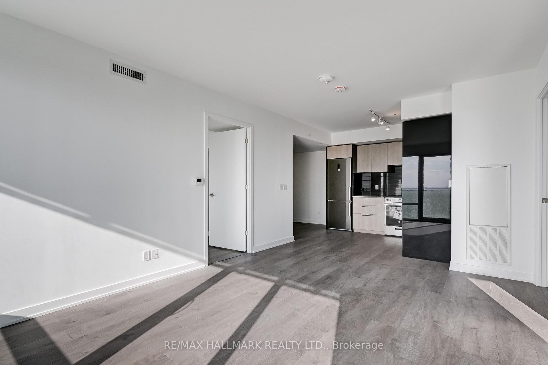Front of Unit 5112, 501 Yonge Street