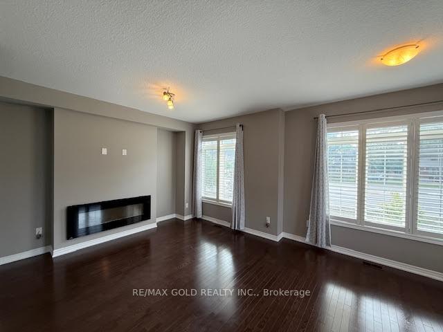 Photo 4 of Unit 8, 215 Dundas Street E, Hamilton, Waterdown — HOMEH