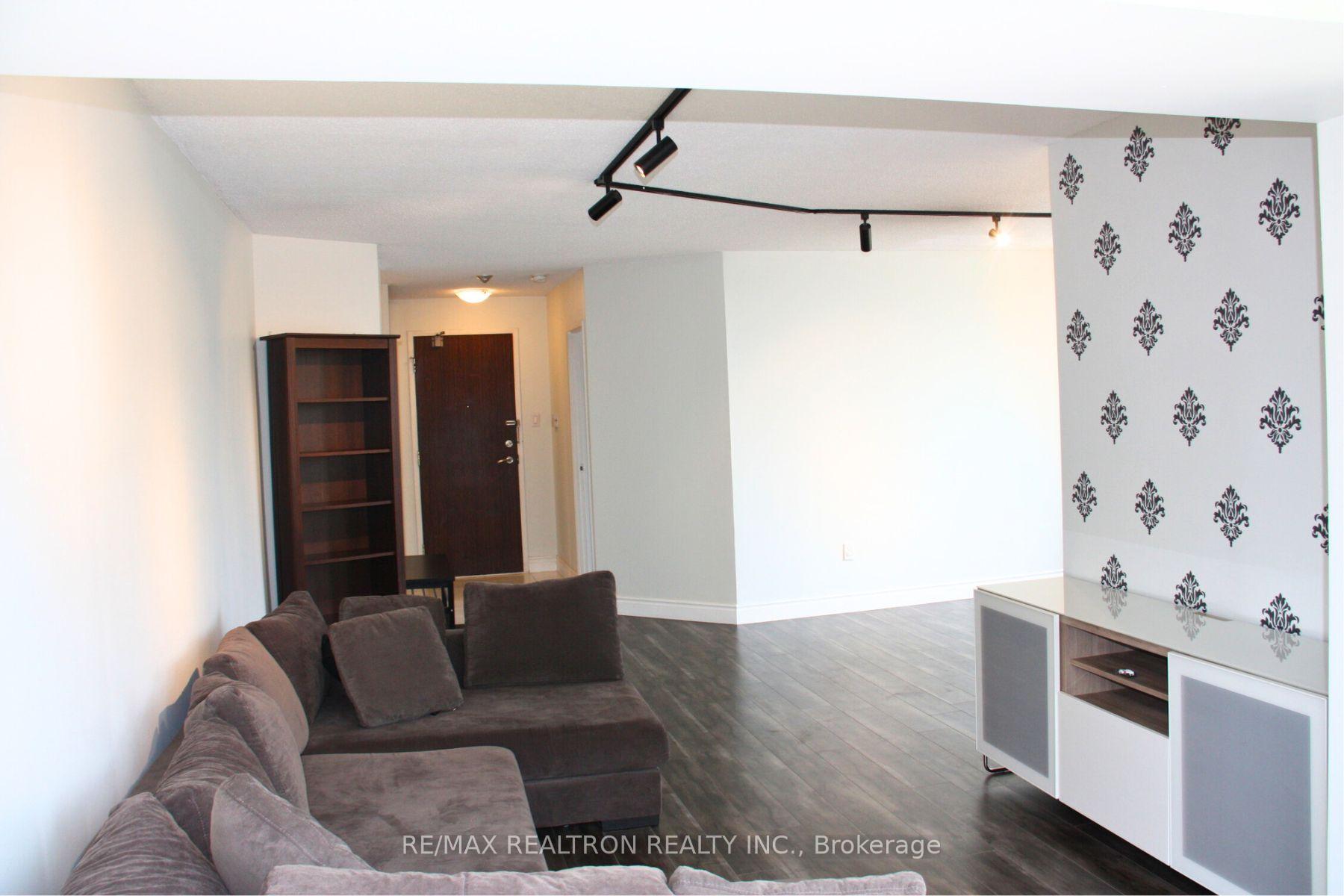 Photo 3 of Unit 207, 7420 Bathurst Street, Vaughan, Brownridge — HOMEH