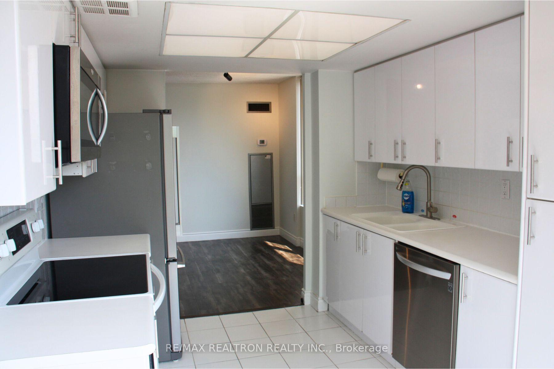 Photo 5 of Unit 207, 7420 Bathurst Street, Vaughan, Brownridge — HOMEH