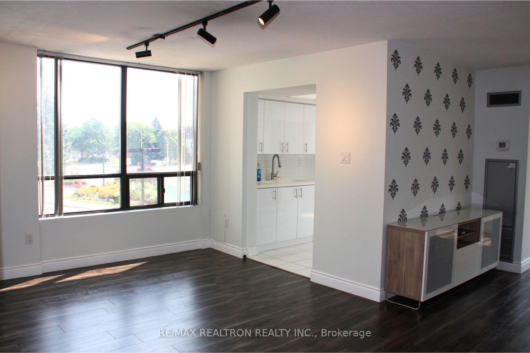 Photo 6 of Unit 207, 7420 Bathurst Street, Vaughan, Brownridge — HOMEH