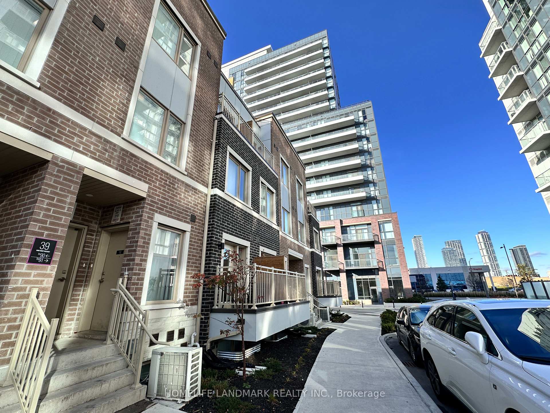 Photo 2 of Unit TH91, 39 Honeycrisp Crescent, Vaughan, Vaughan Corporate Centre — HOMEH