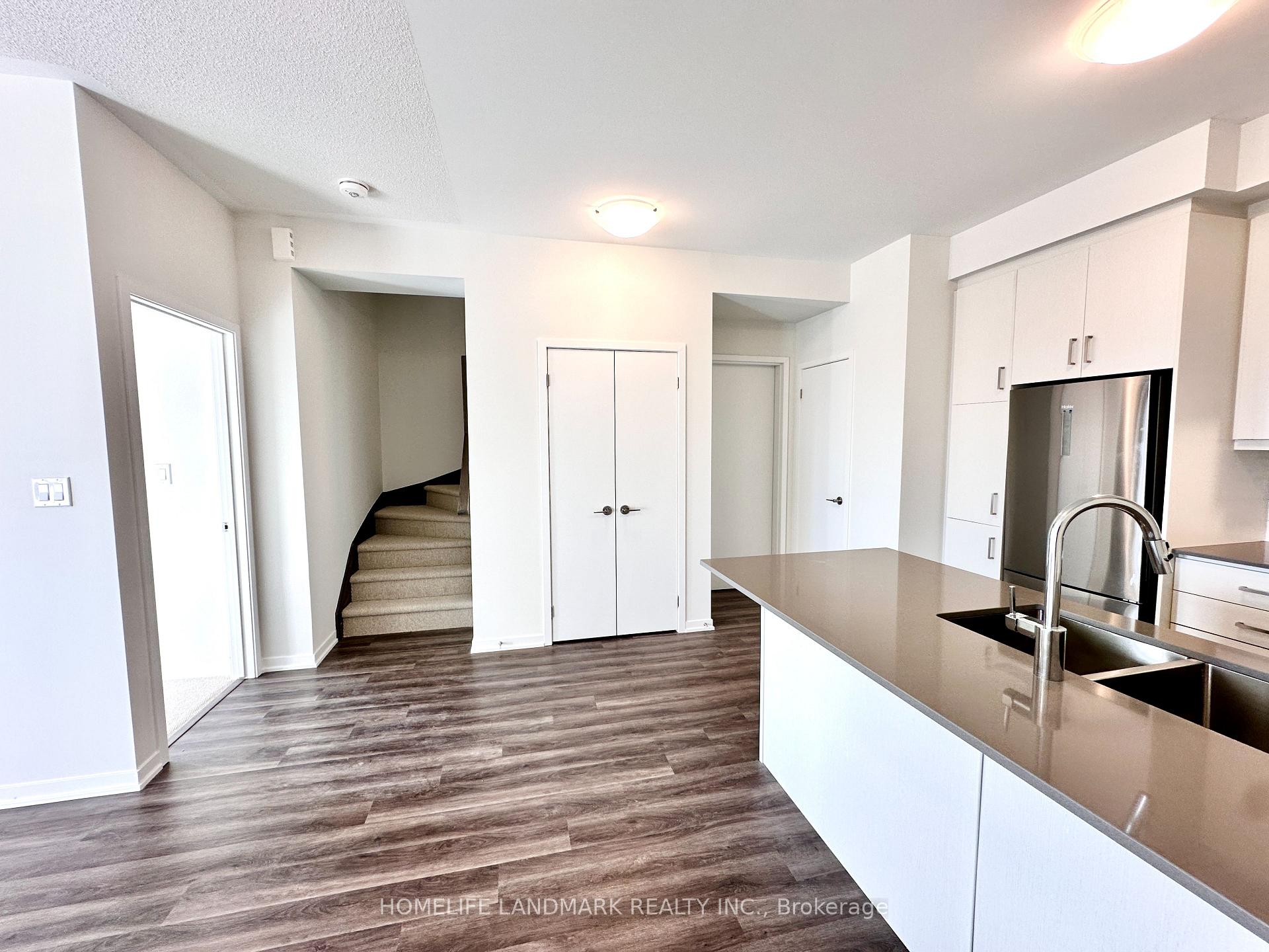 Photo 5 of Unit TH91, 39 Honeycrisp Crescent, Vaughan, Vaughan Corporate Centre — HOMEH