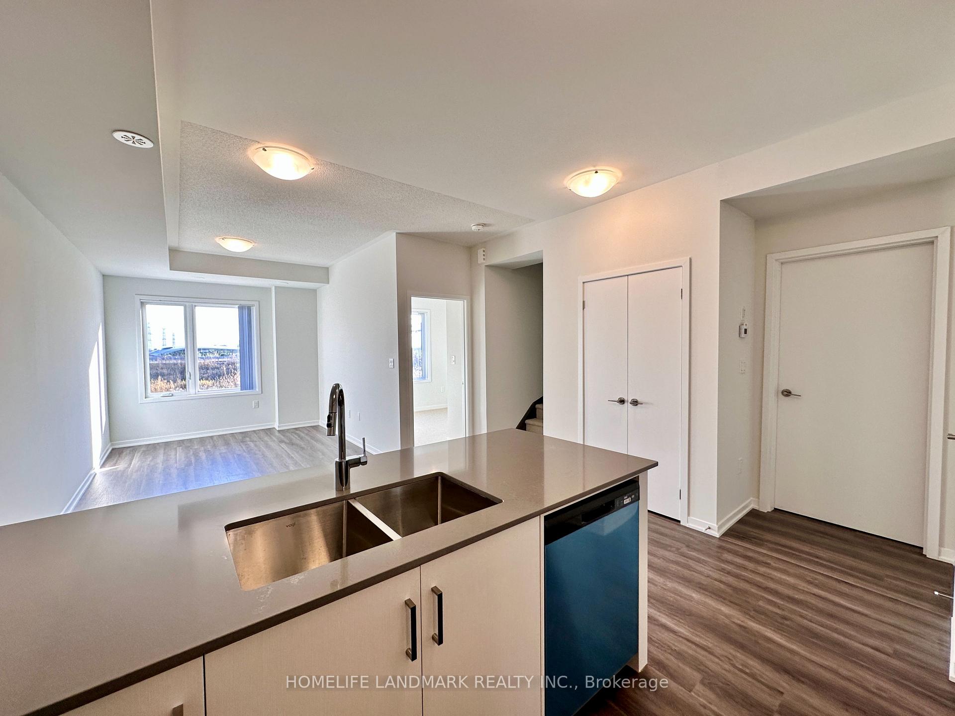Photo 7 of Unit TH91, 39 Honeycrisp Crescent, Vaughan, Vaughan Corporate Centre — HOMEH