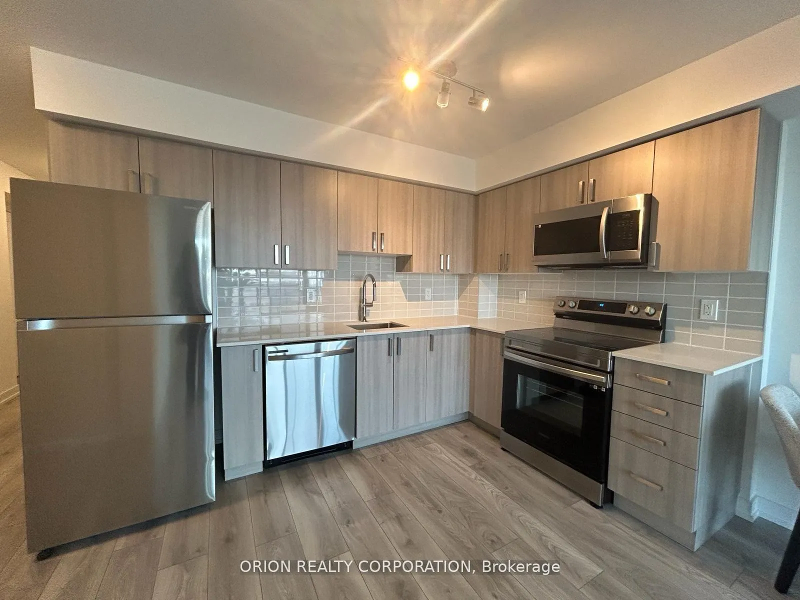 Photo 2 of Unit 811, 1455 Celebration Drive, Pickering, Bay Ridges — HOMEH