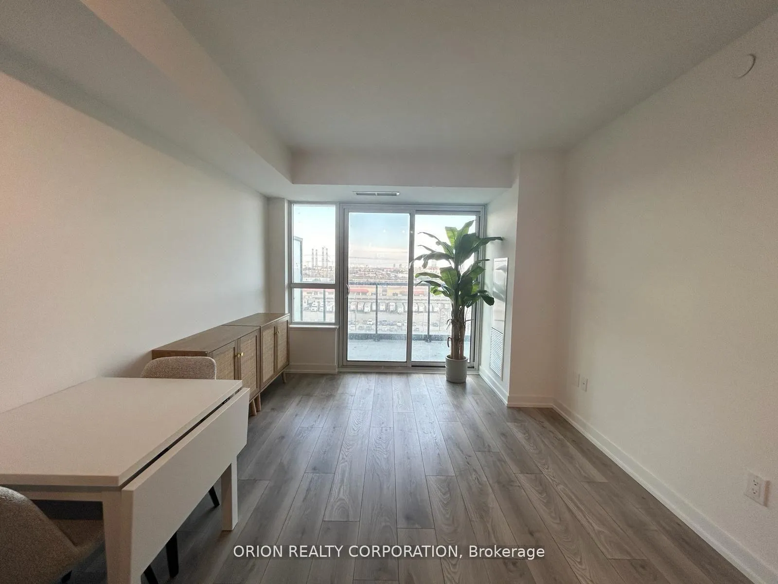 Photo 4 of Unit 811, 1455 Celebration Drive, Pickering, Bay Ridges — HOMEH