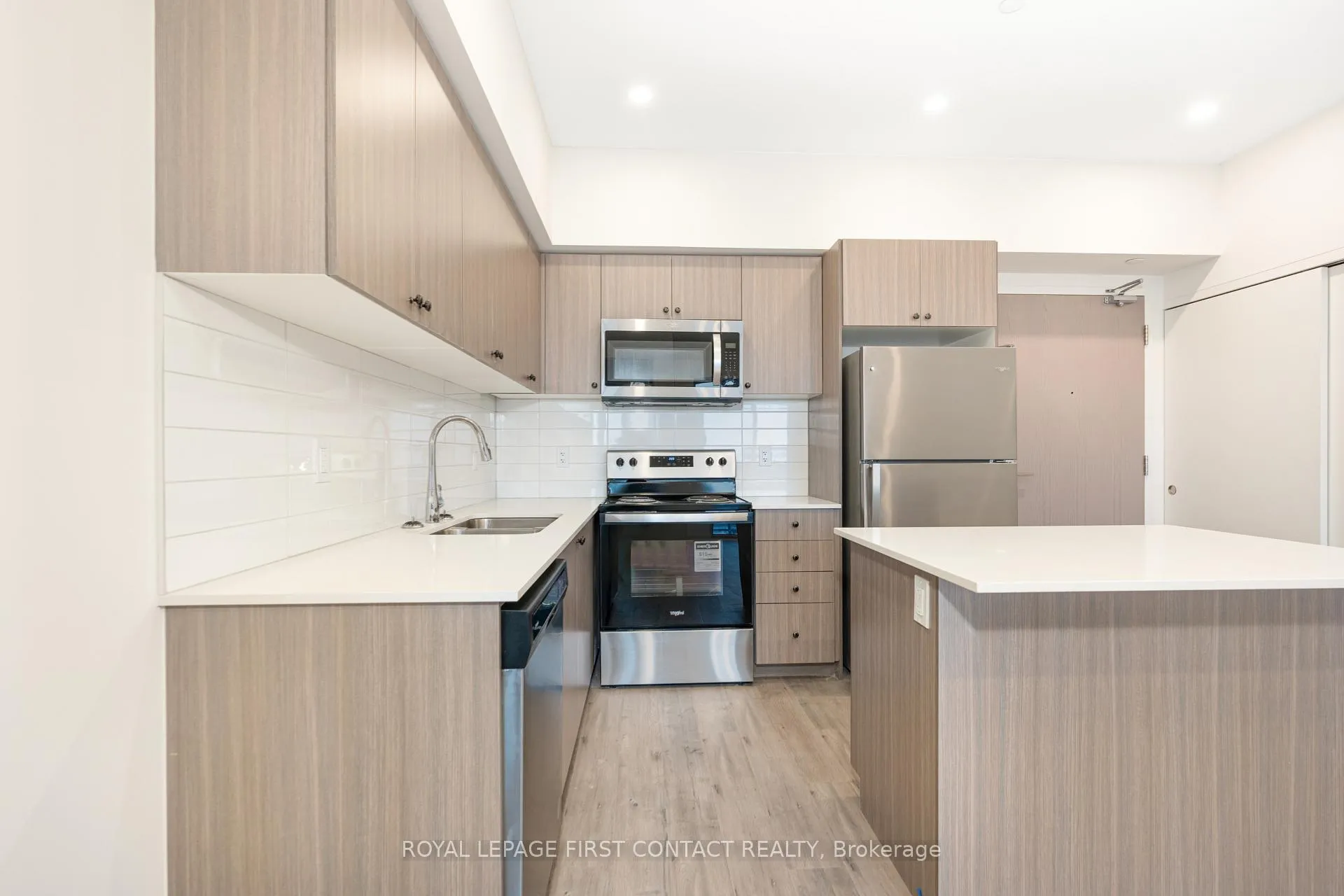 Photo 7 of Unit 1106, 58 Lakeside Terrace, Barrie, Little Lake — HOMEH