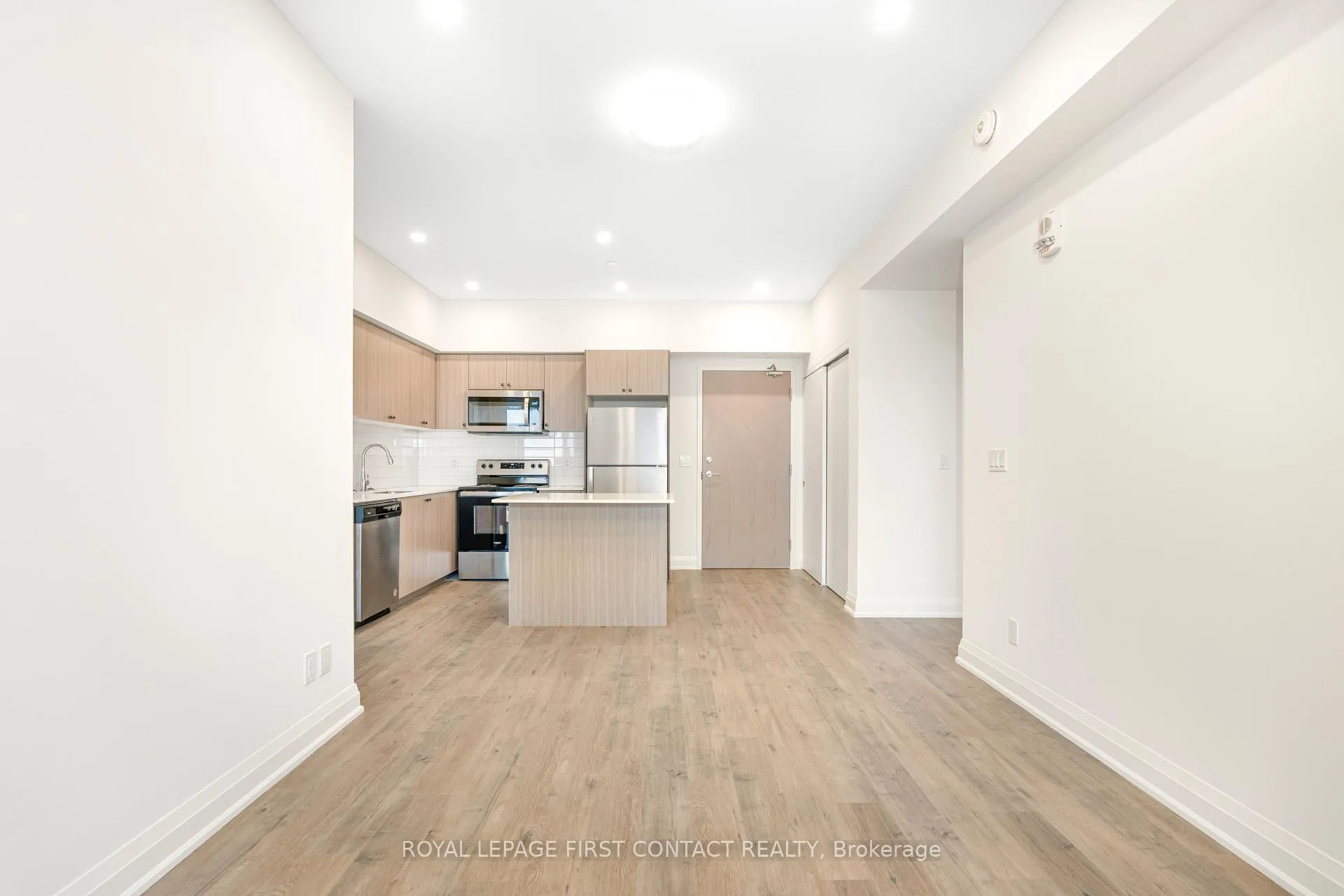 Photo 9 of Unit 1106, 58 Lakeside Terrace, Barrie, Little Lake — HOMEH