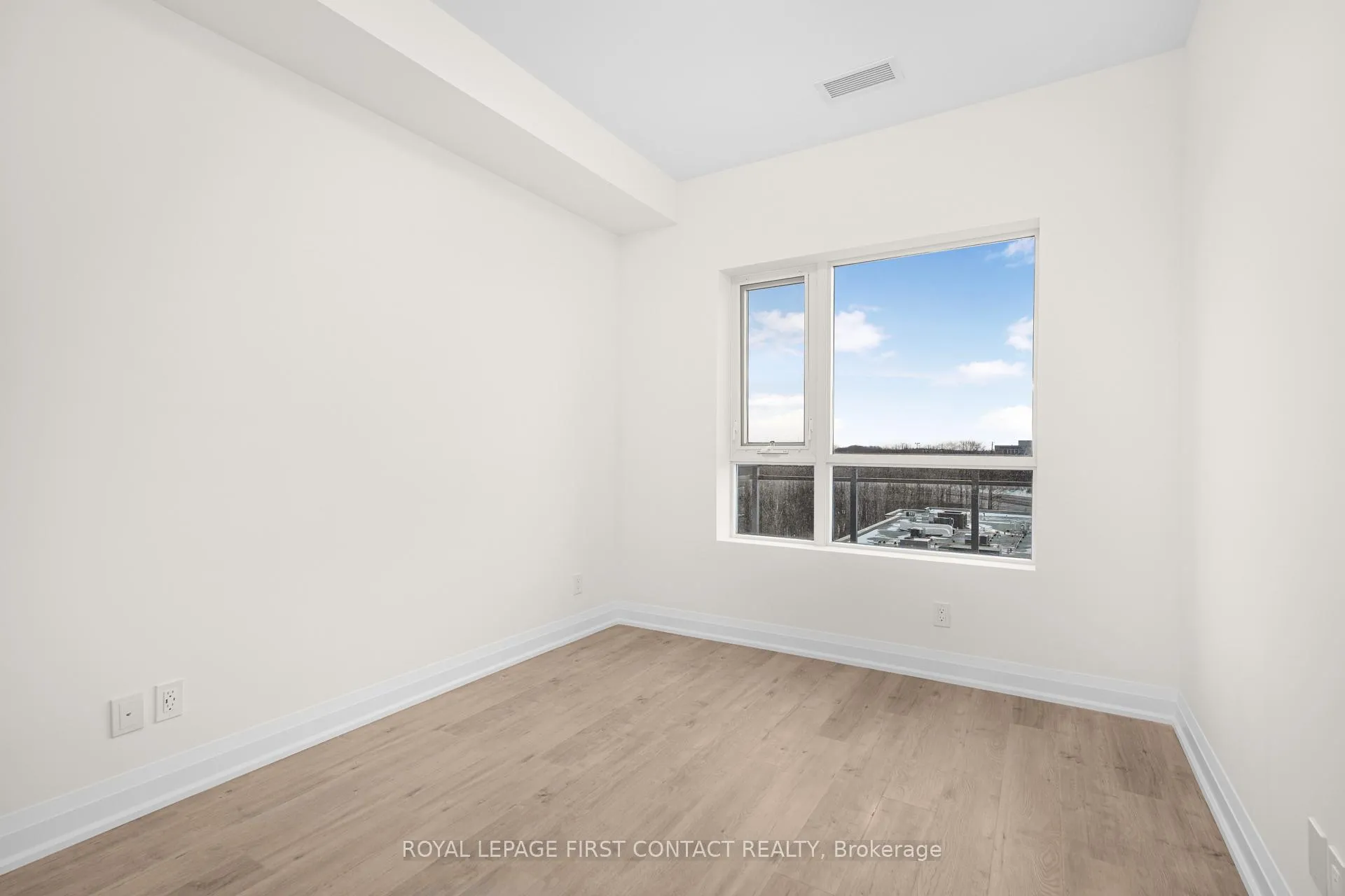 Photo 11 of Unit 1106, 58 Lakeside Terrace, Barrie, Little Lake — HOMEH