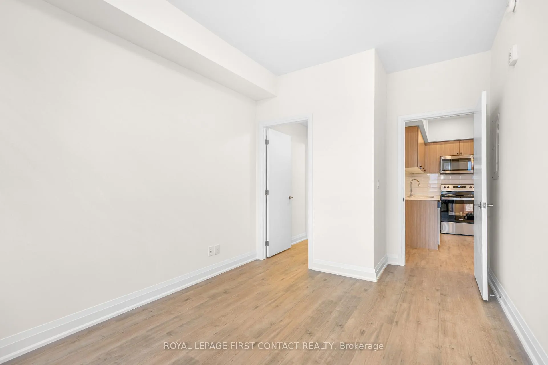 Photo 14 of Unit 1106, 58 Lakeside Terrace, Barrie, Little Lake — HOMEH