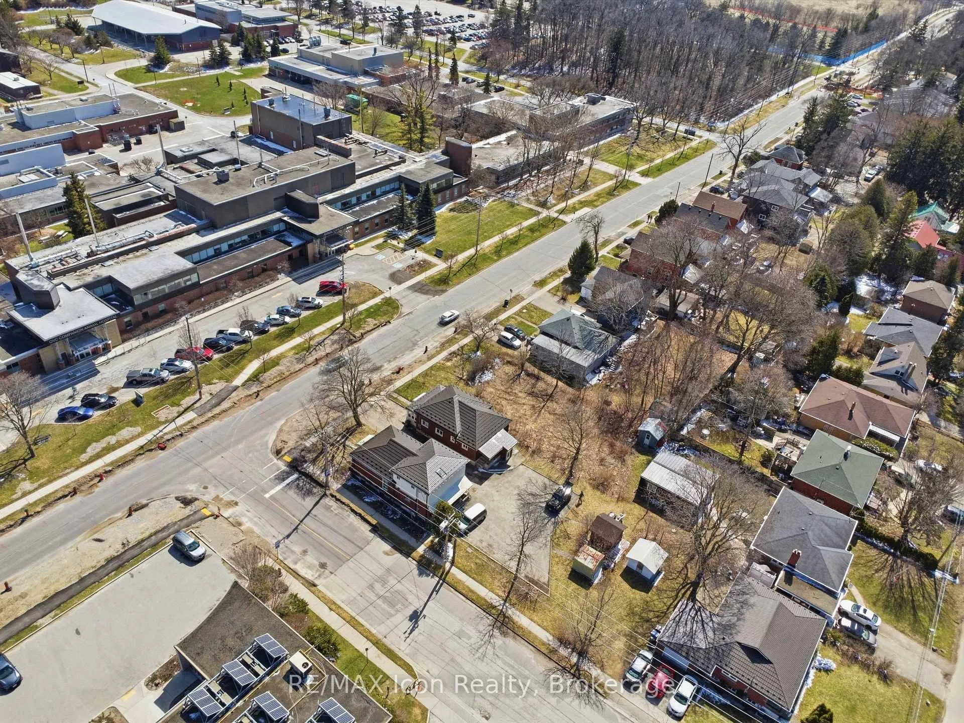 Photo 11 of 33 College Avenue W, Guelph, Dovercliffe Park/Old University — HOMEH