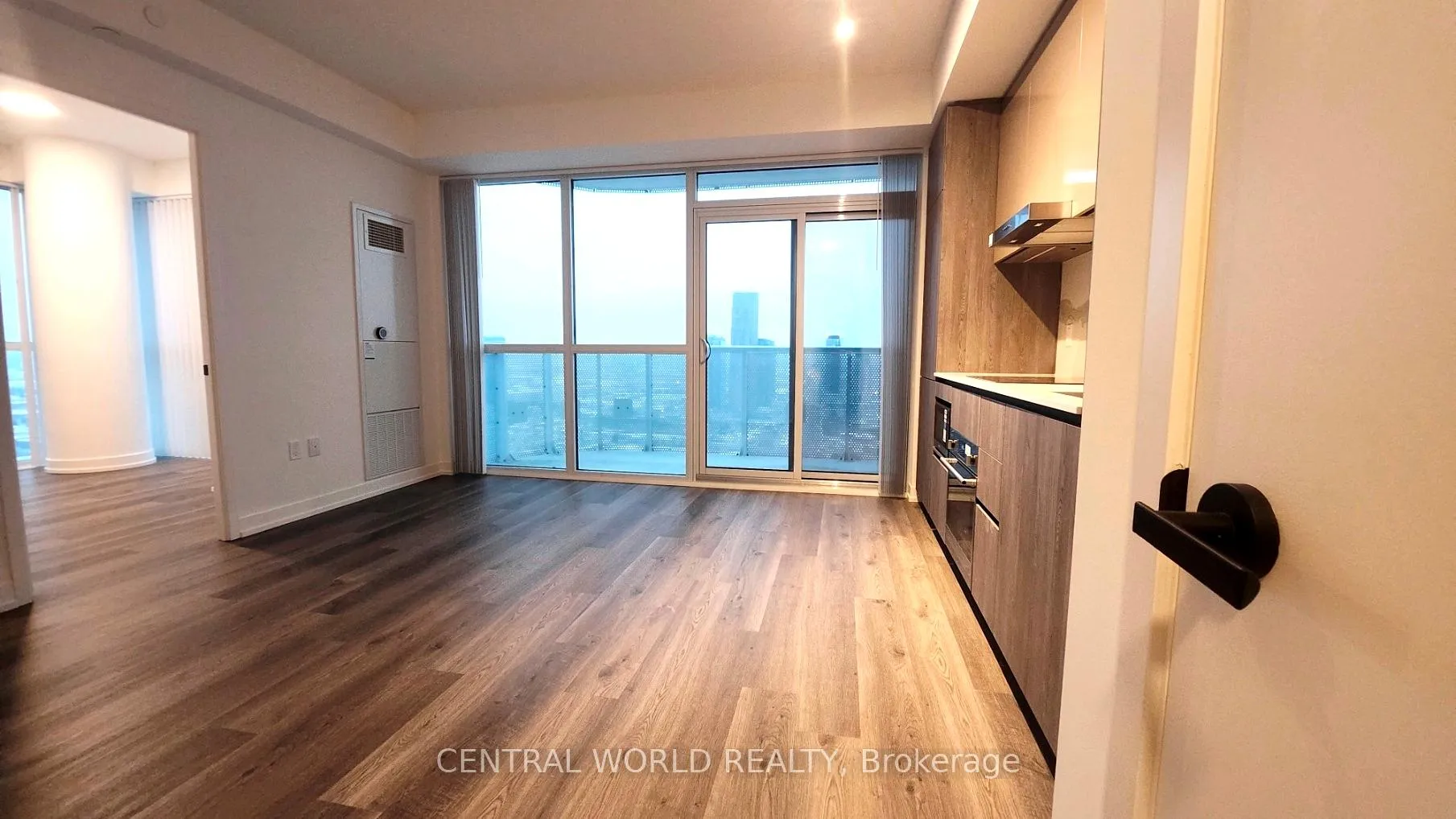 Photo 3 of Unit 3806, 8 Interchange Way, Vaughan, Vaughan Corporate Centre — HOMEH