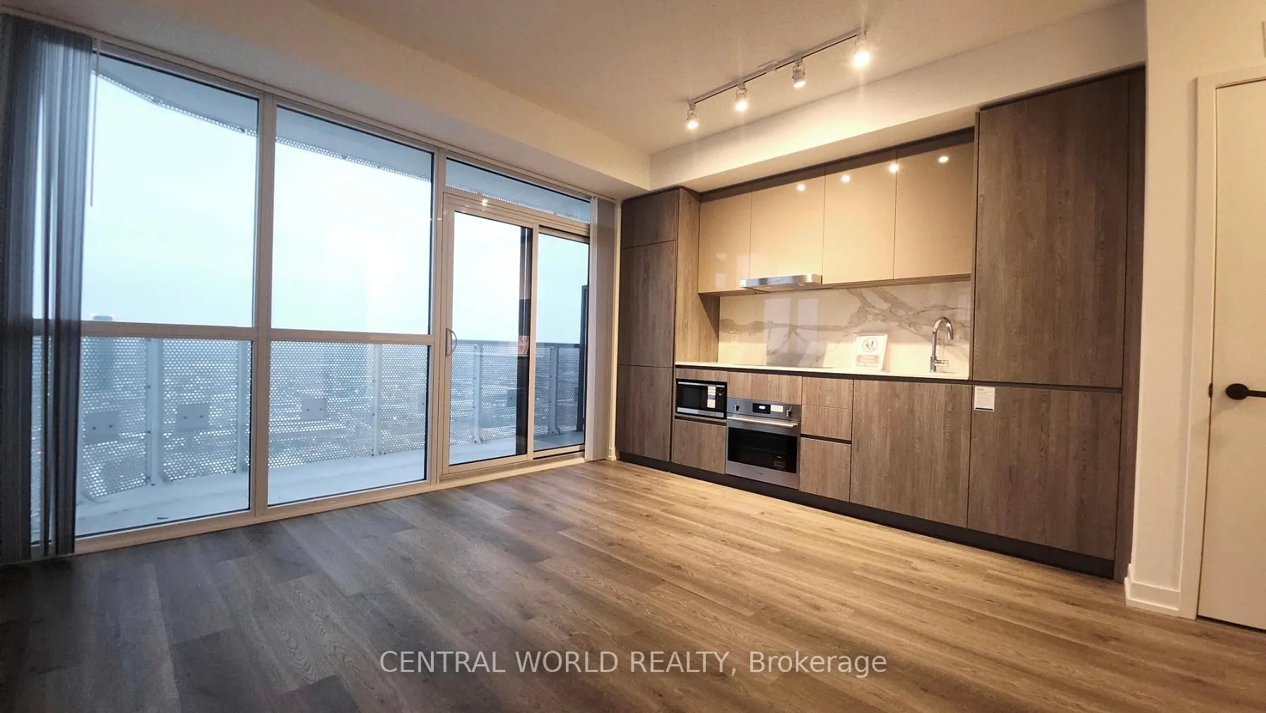 Photo 4 of Unit 3806, 8 Interchange Way, Vaughan, Vaughan Corporate Centre — HOMEH