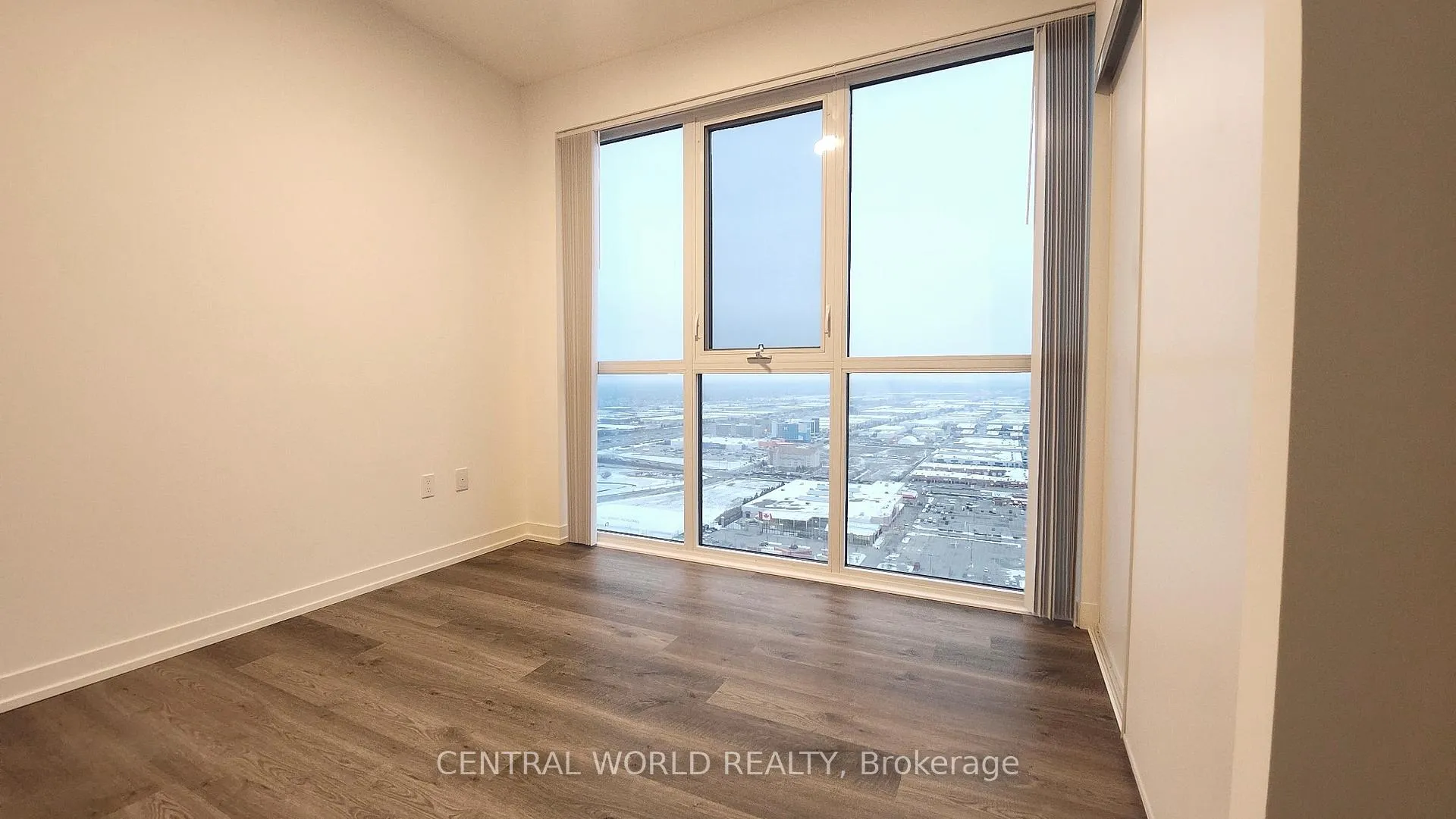 Photo 5 of Unit 3806, 8 Interchange Way, Vaughan, Vaughan Corporate Centre — HOMEH
