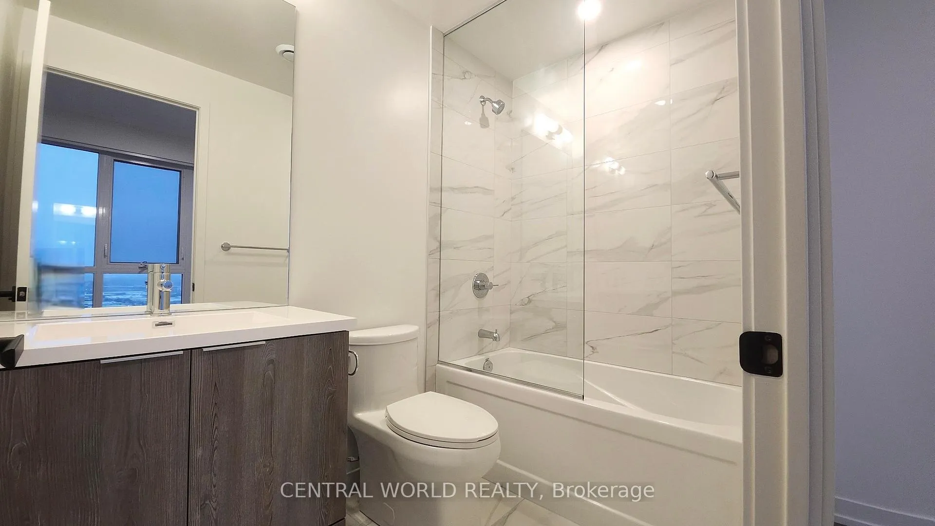 Photo 6 of Unit 3806, 8 Interchange Way, Vaughan, Vaughan Corporate Centre — HOMEH