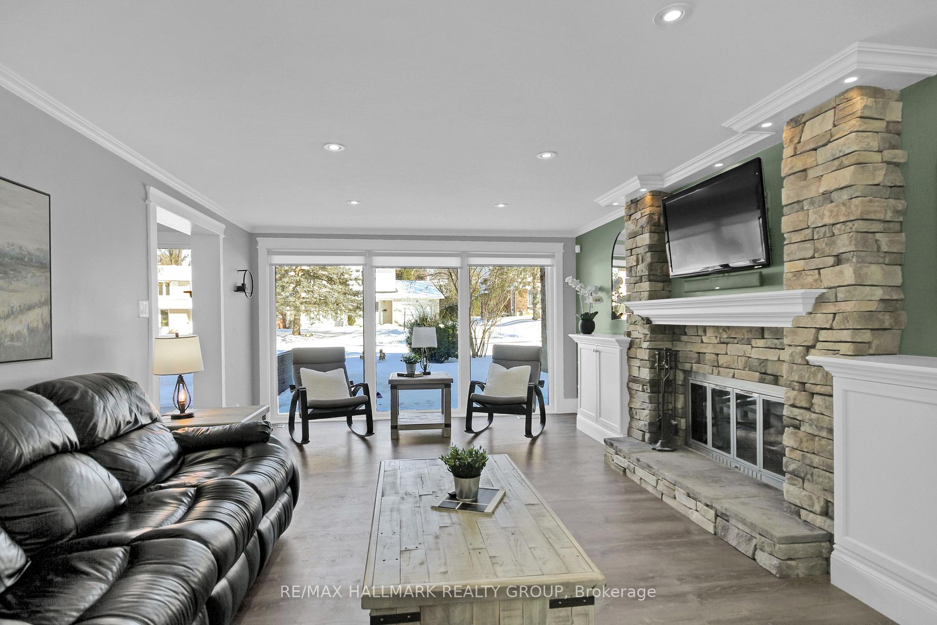 Photo 8 of 26 Leaver Avenue, Ottawa, City View/Skyline/Fisher Heights/Parkwood Hills — HOMEH