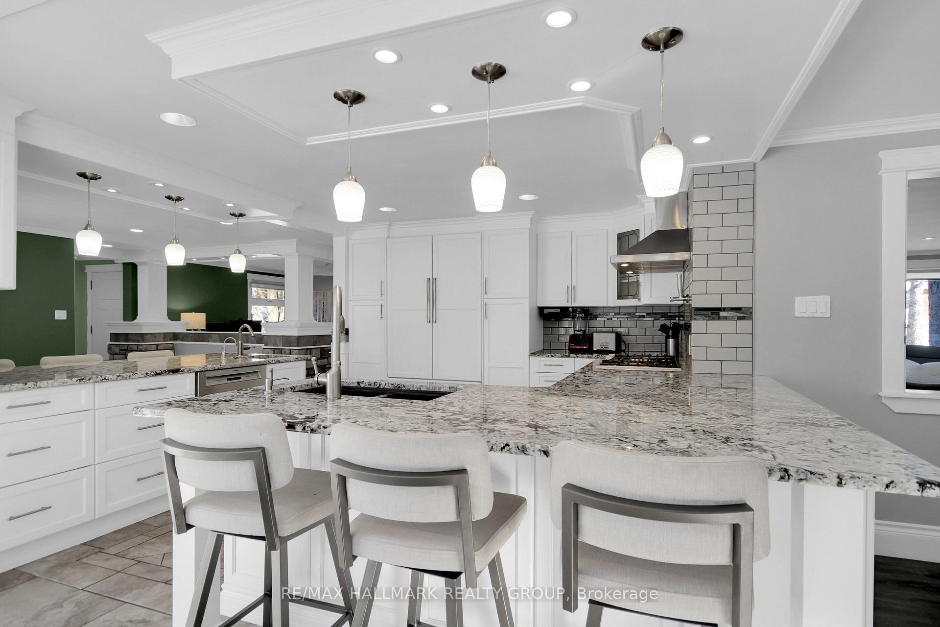 Photo 11 of 26 Leaver Avenue, Ottawa, City View/Skyline/Fisher Heights/Parkwood Hills — HOMEH