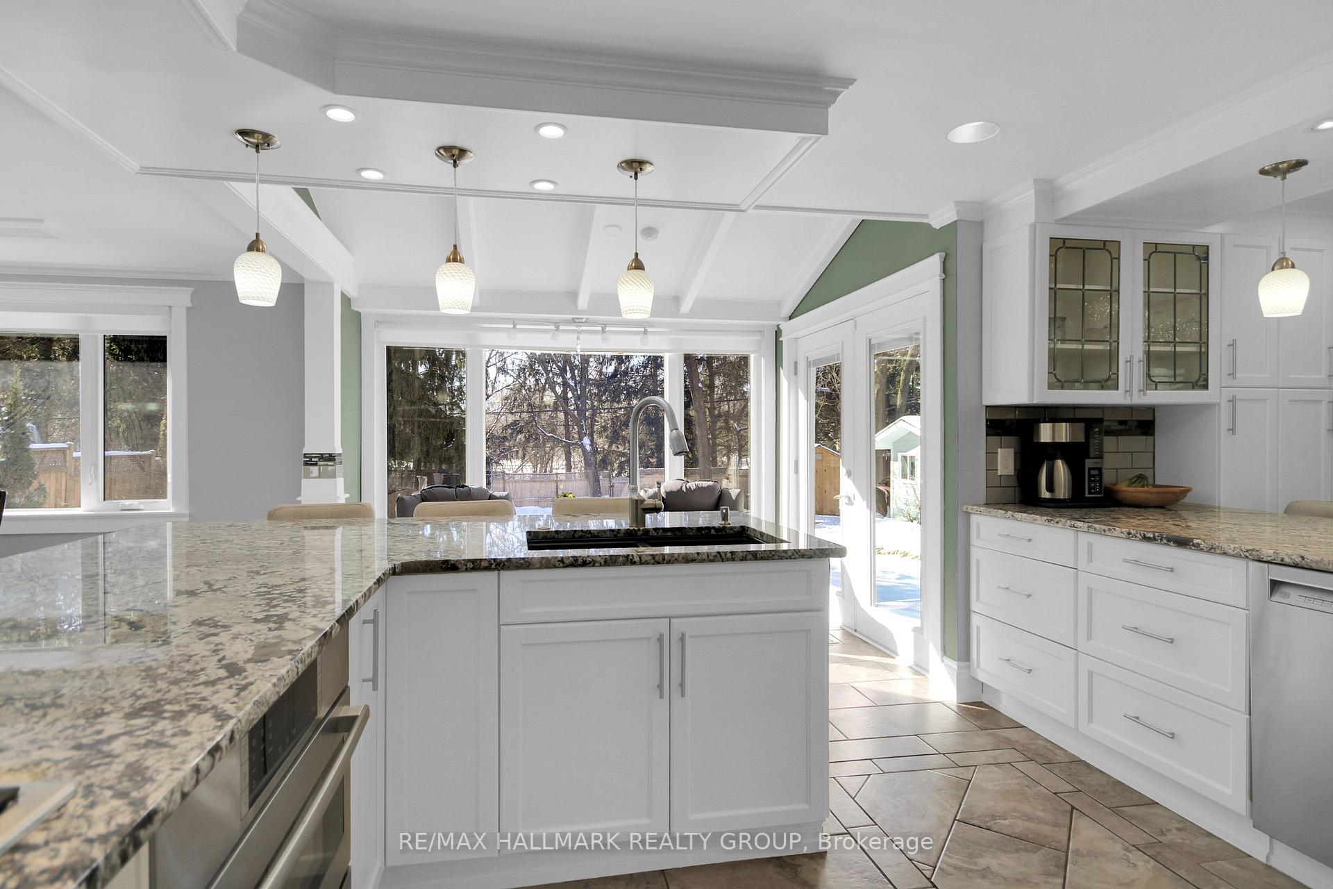Photo 13 of 26 Leaver Avenue, Ottawa, City View/Skyline/Fisher Heights/Parkwood Hills — HOMEH