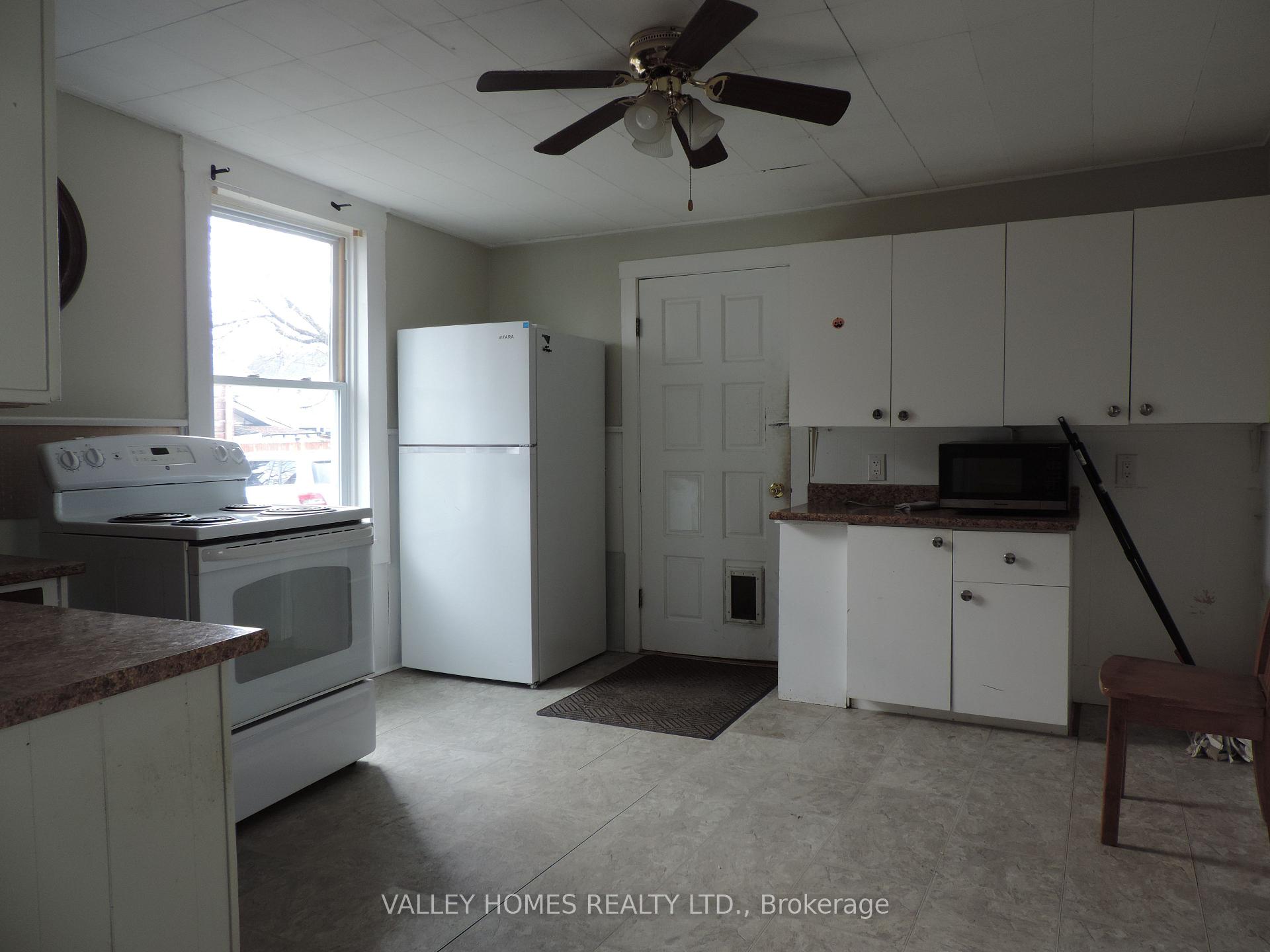 Photo 2 of 60 Victoria Street E, Carleton Place — HOMEH