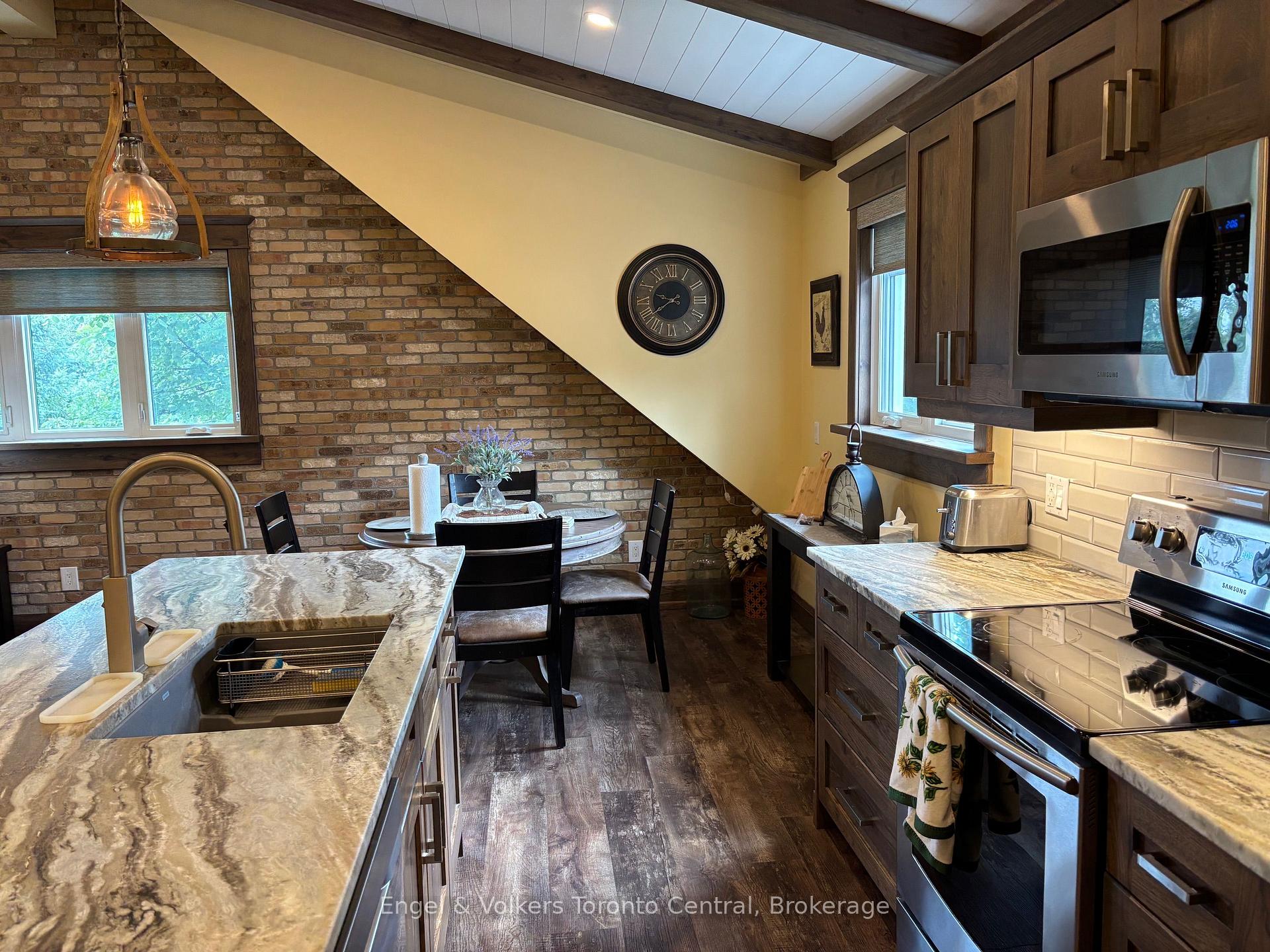 Photo 3 of 8120 Poplar Side Road, Collingwood — HOMEH