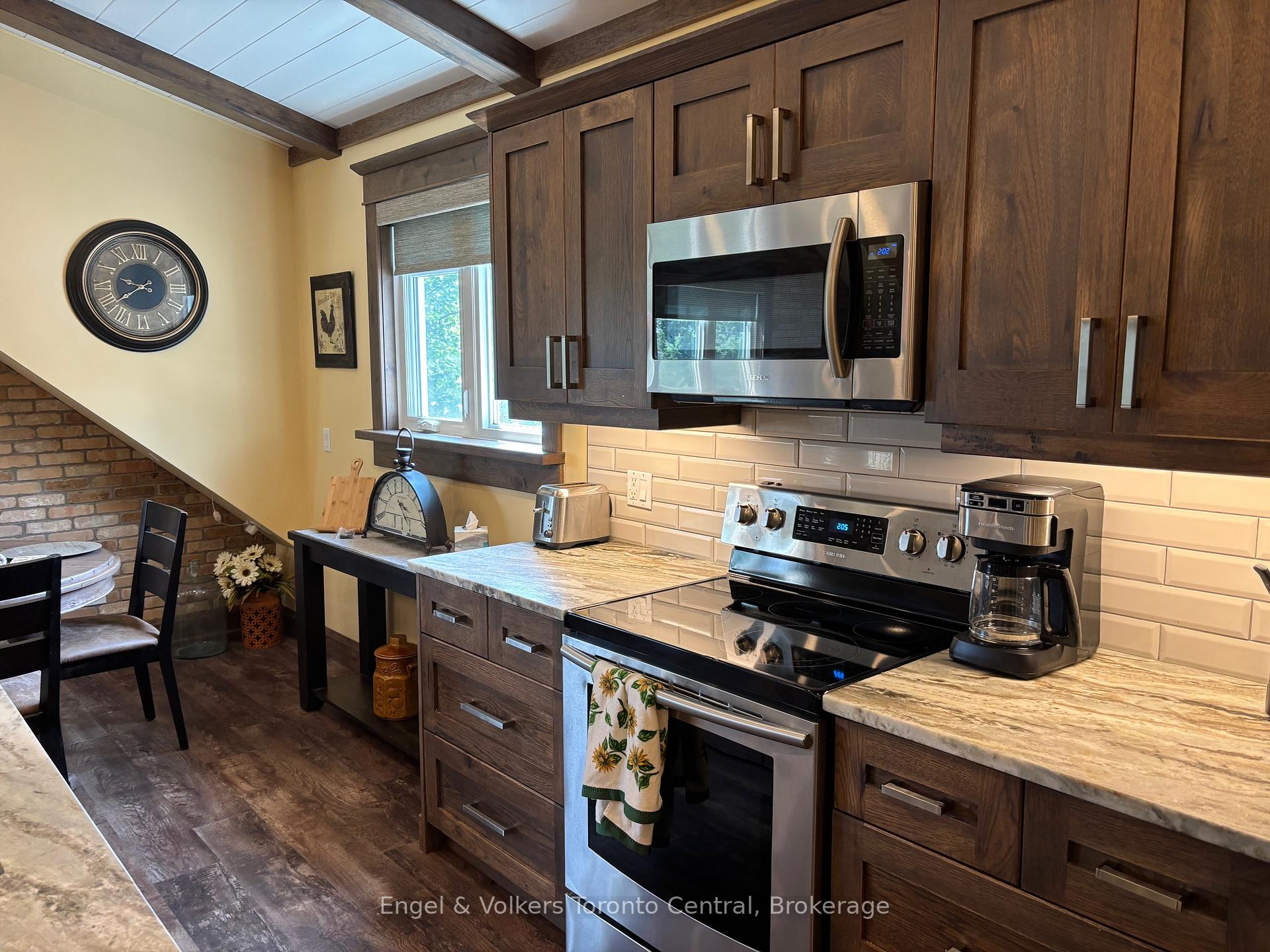Photo 12 of 8120 Poplar Side Road, Collingwood — HOMEH