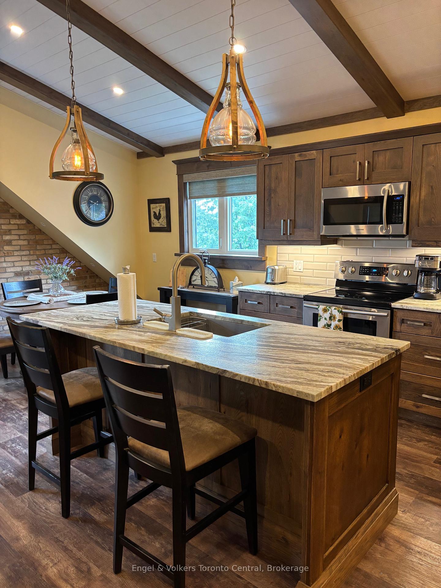 Photo 14 of 8120 Poplar Side Road, Collingwood — HOMEH