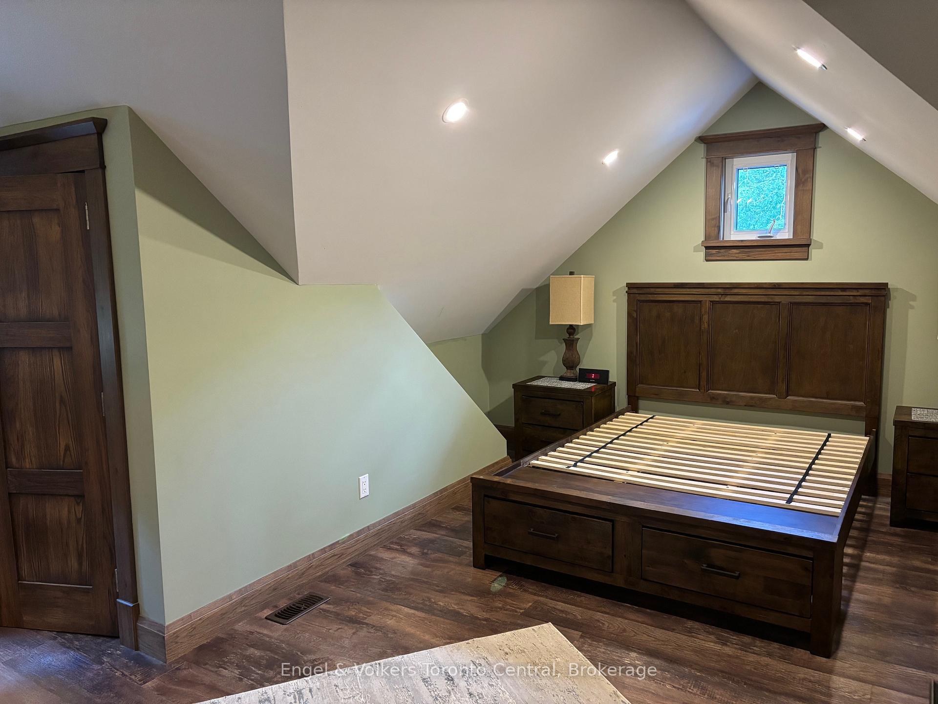 Photo 10 of 8120 Poplar Side Road, Collingwood — HOMEH