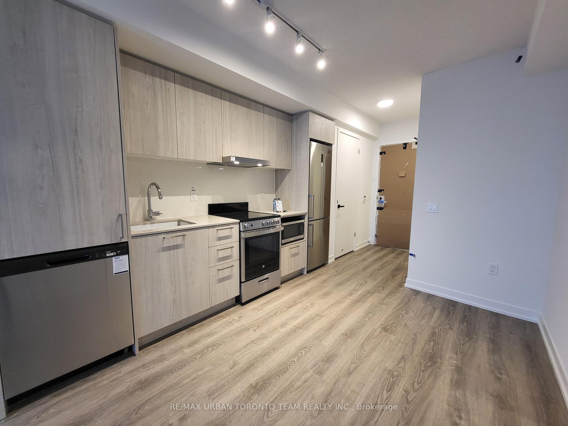 Photo 3 of Unit 3707, 195 Commerce Street, Vaughan, Vaughan Corporate Centre — HOMEH