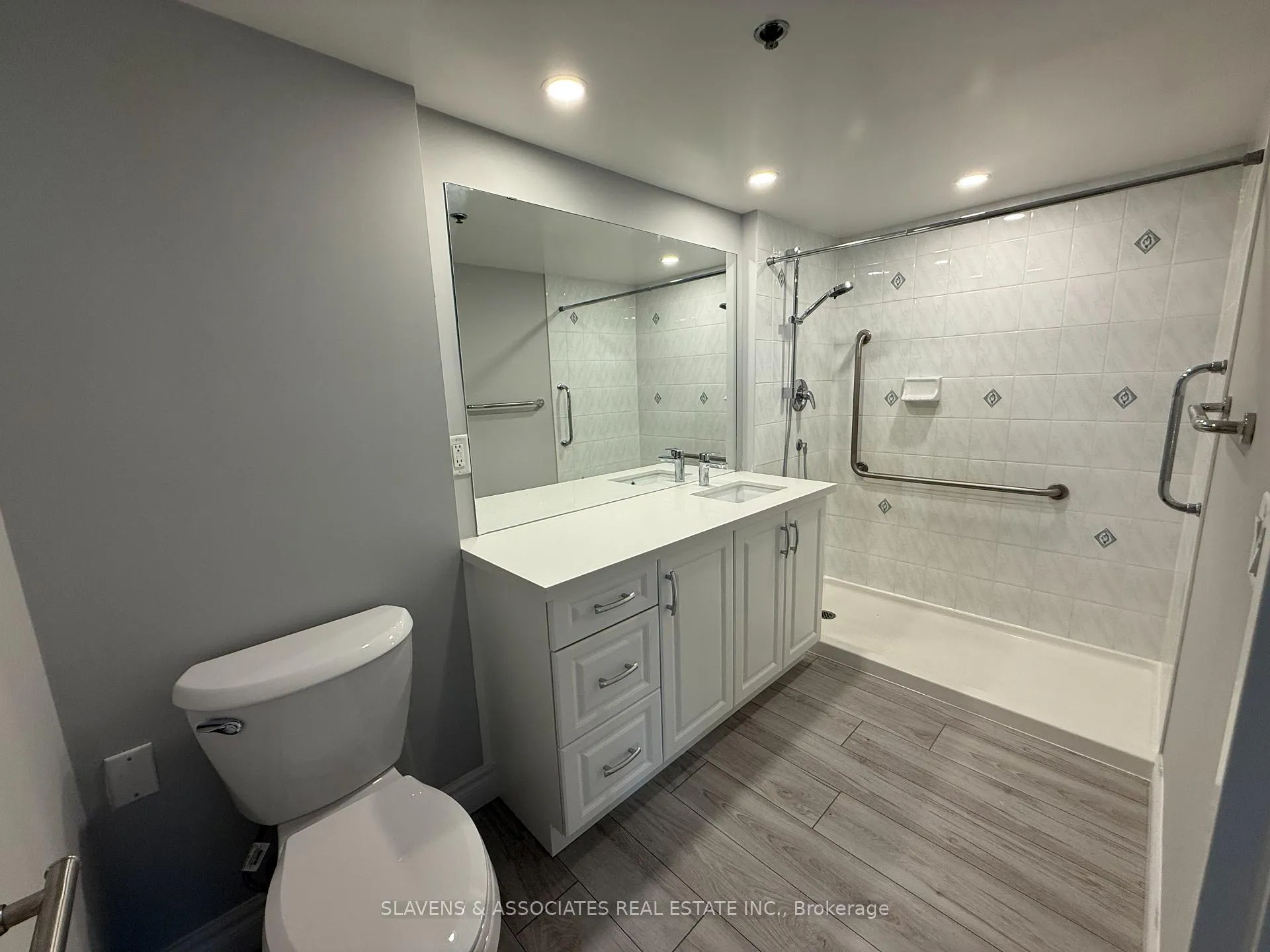 Photo 5 of Unit 205, 2 Neptune Drive, Toronto, Englemount-Lawrence — HOMEH