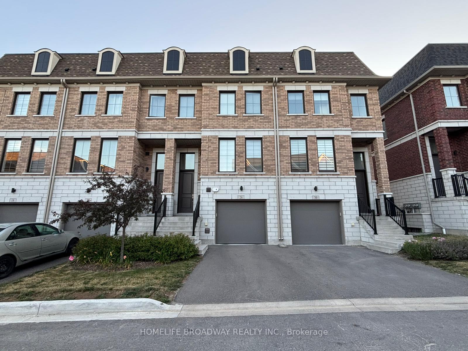 Photo 1 of Unit 33, 26 Seacoasts Circle, Vaughan, Maple — HOMEH
