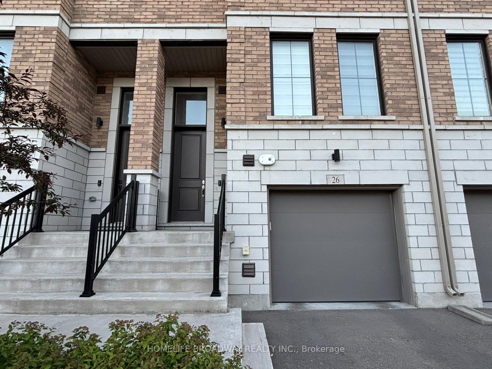 Photo 2 of Unit 33, 26 Seacoasts Circle, Vaughan, Maple — HOMEH
