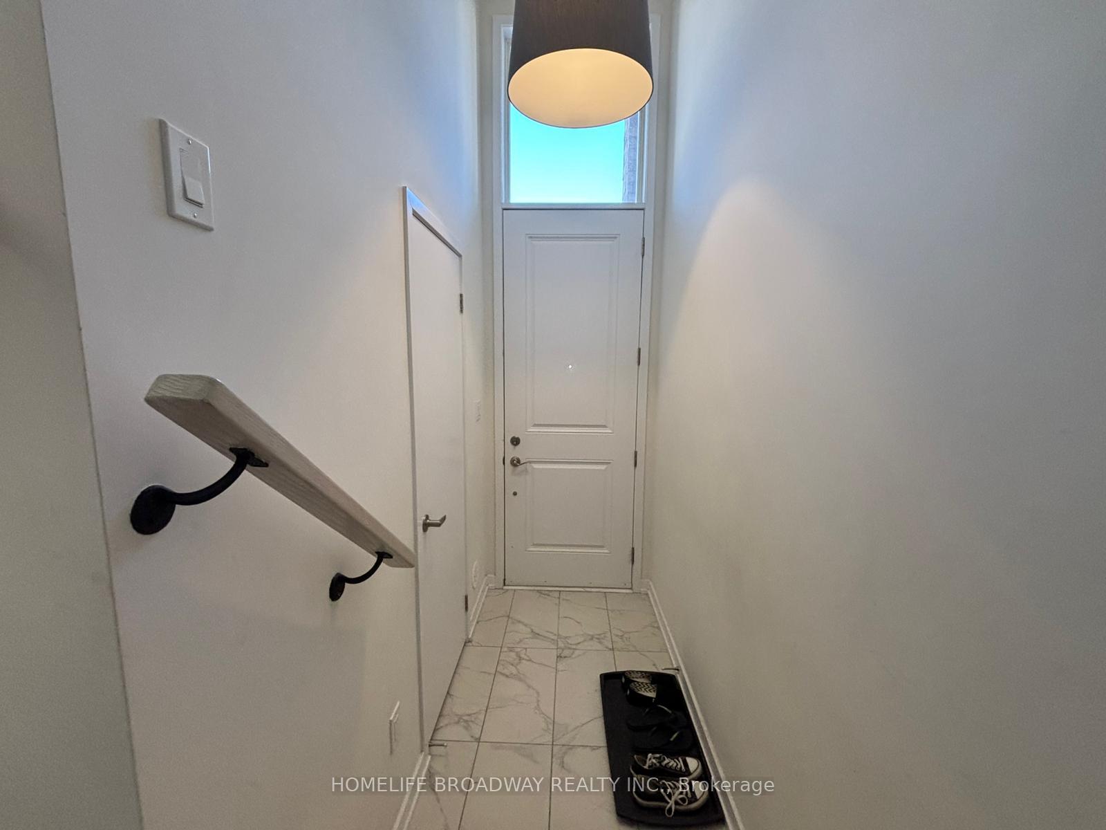 Photo 3 of Unit 33, 26 Seacoasts Circle, Vaughan, Maple — HOMEH