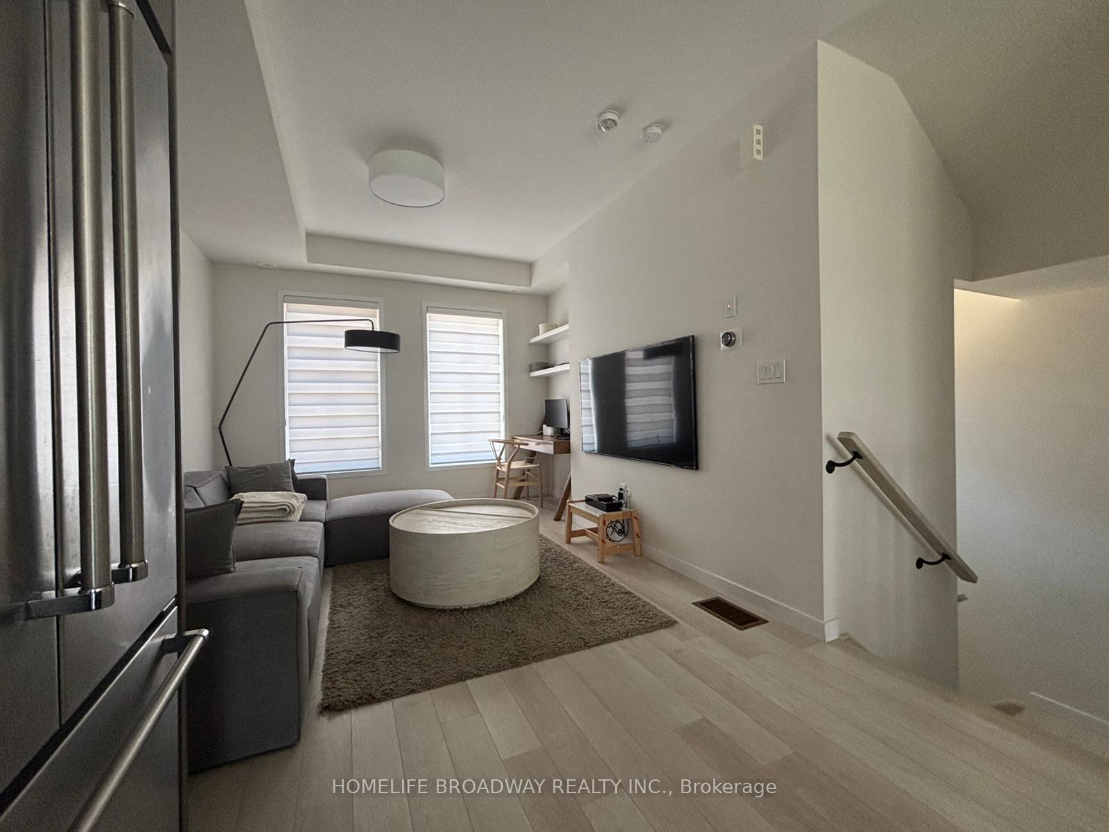 Photo 5 of Unit 33, 26 Seacoasts Circle, Vaughan, Maple — HOMEH